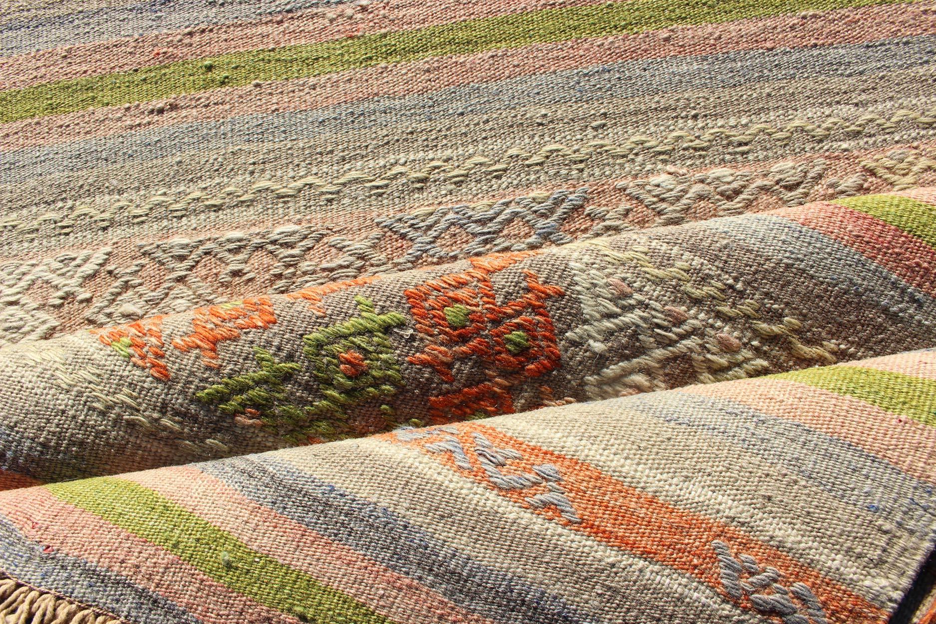 Runner Kilim turco vintage a righe e dal design moderno in vendita 1