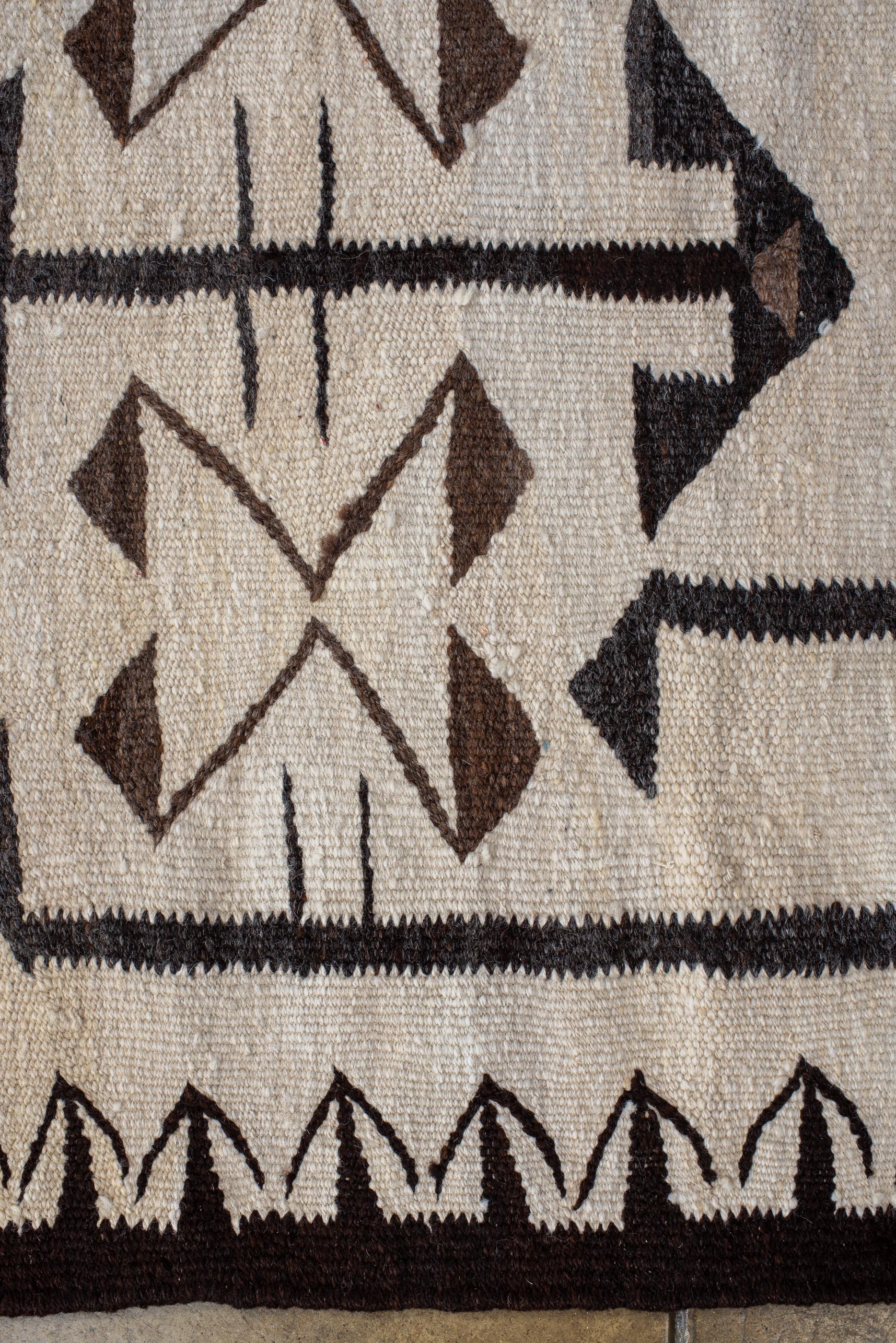 Vintage Turkish Kilim Runner with Beige Field and Black border In Good Condition For Sale In New York, NY