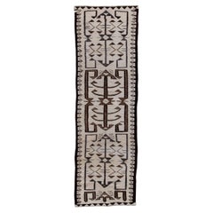 Tapis de couloir Kilim turc vintage avec terrain beige et bordure noire