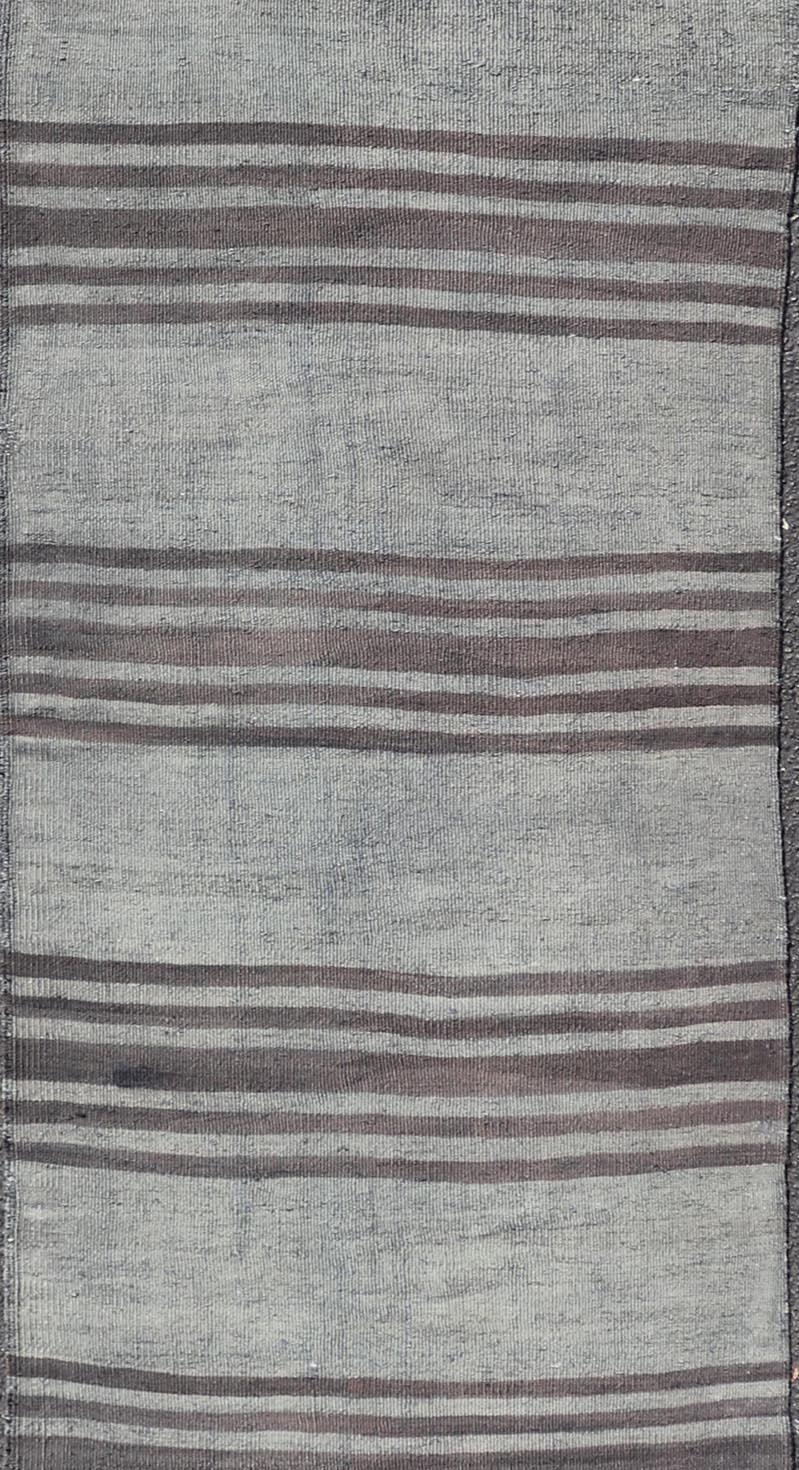 Alfombra Turca Kilim Vintage Con Elegantes Rayas Grises y Marrones 2'4 x 9'3 en venta 1