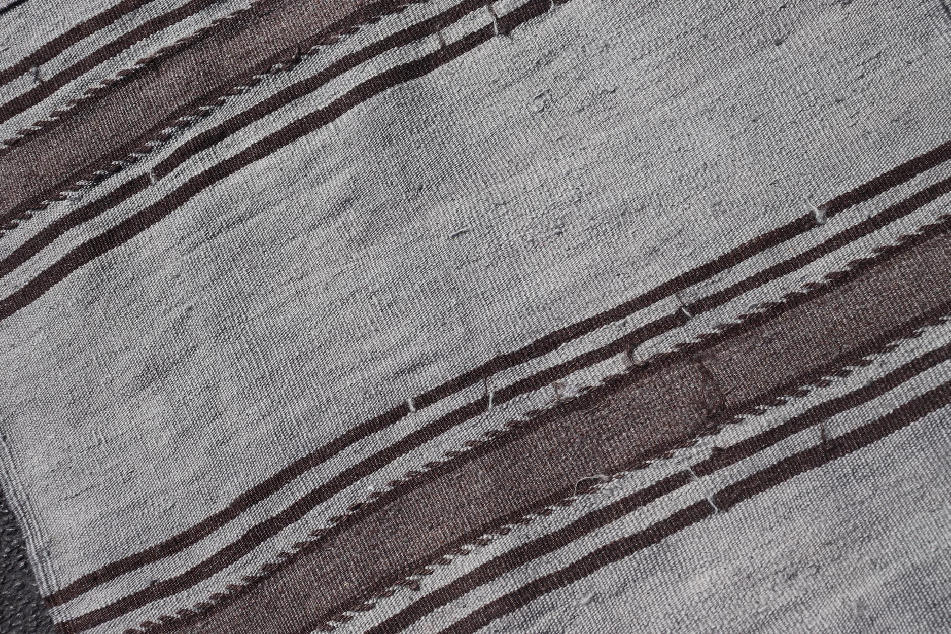 Runner Kilim turco vintage a strisce grigie e marroni 2'5 x 10'5 In condizioni buone in vendita a Atlanta, GA
