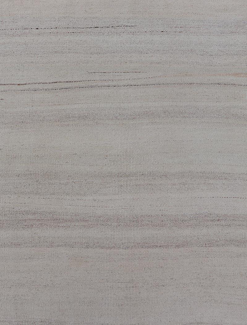 Türkischer Kelim-Läufer im Vintage-Stil mit neutralen Tönen und eleganten Streifen 2'5 x 13'10 im Angebot 5