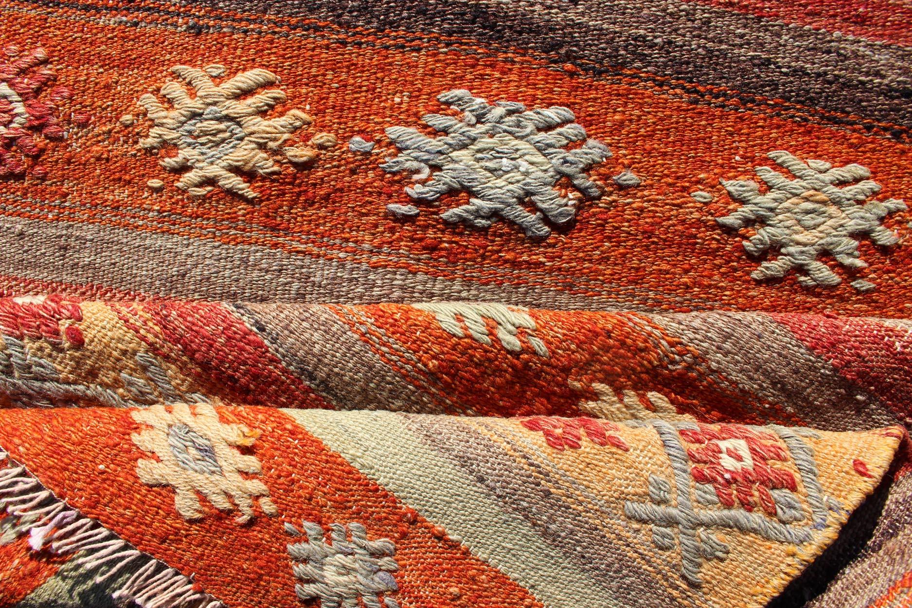 XX secolo Runner Kilim turco vintage a righe arancioni, taupe e blu tenue2'11 x 11'7 in vendita