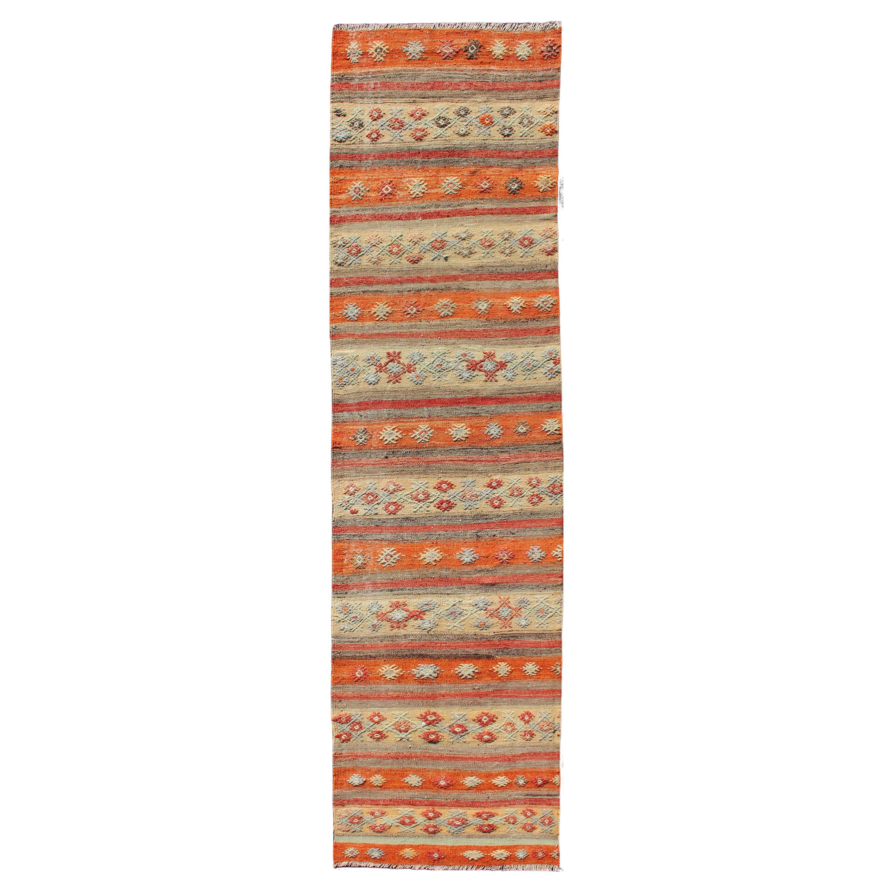 Runner Kilim turco vintage a righe arancioni, taupe e blu tenue2
11 x 11
7