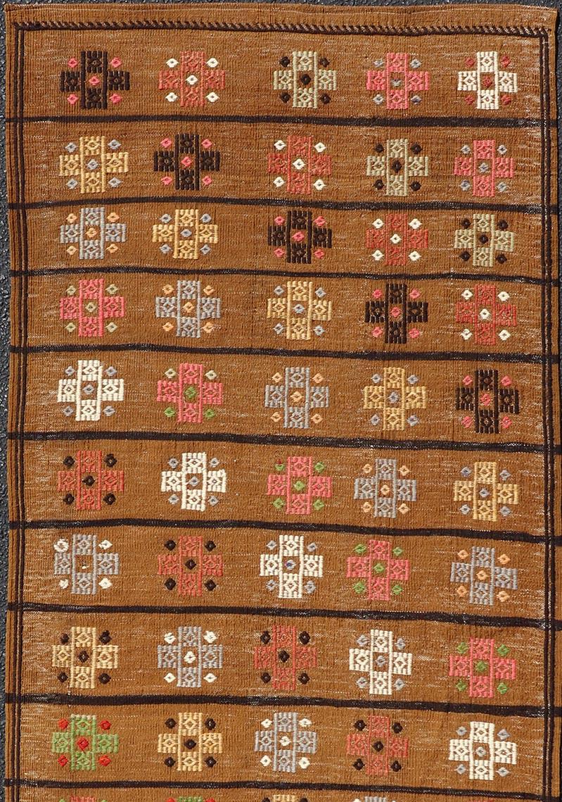 Kilim Runner kilim turco vintage con motivi geometrici marrone intenso 3'2 x 8'6 in vendita