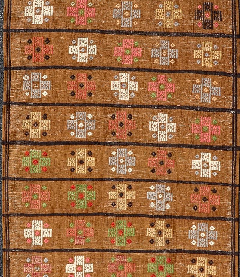 Turco Runner kilim turco vintage con motivi geometrici marrone intenso 3'2 x 8'6 in vendita