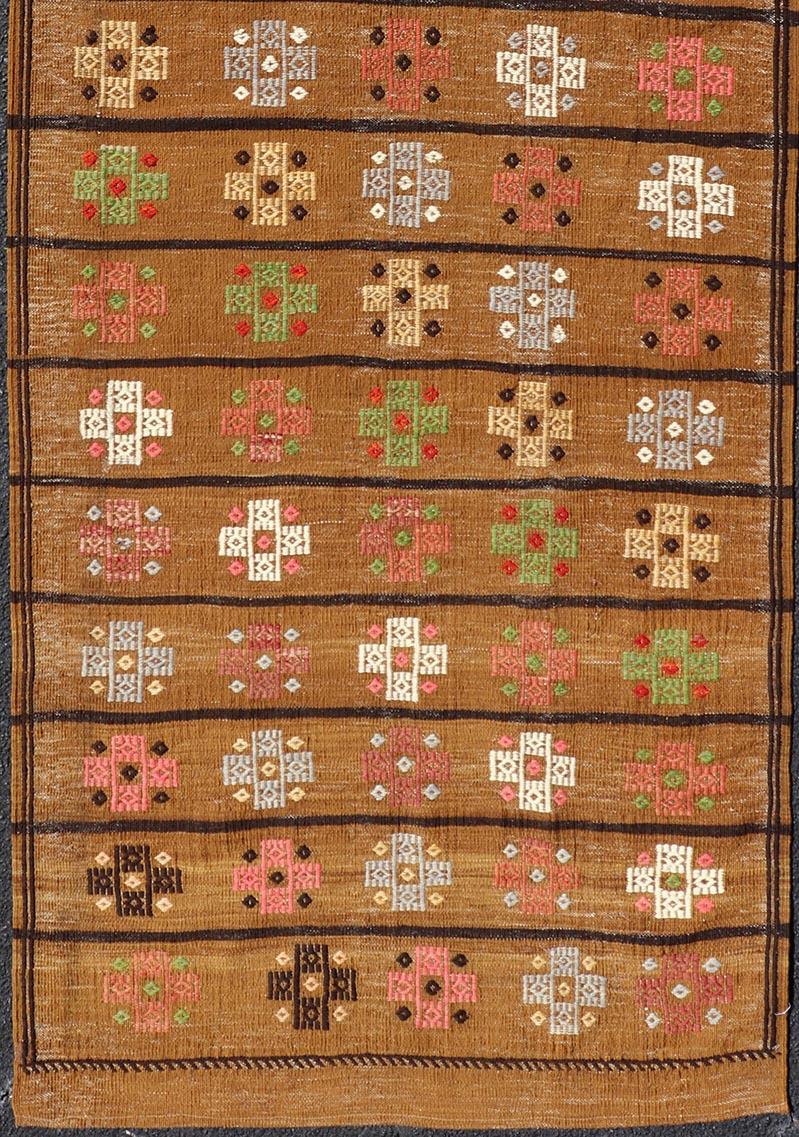 Tessuto a mano Runner kilim turco vintage con motivi geometrici marrone intenso 3'2 x 8'6 in vendita