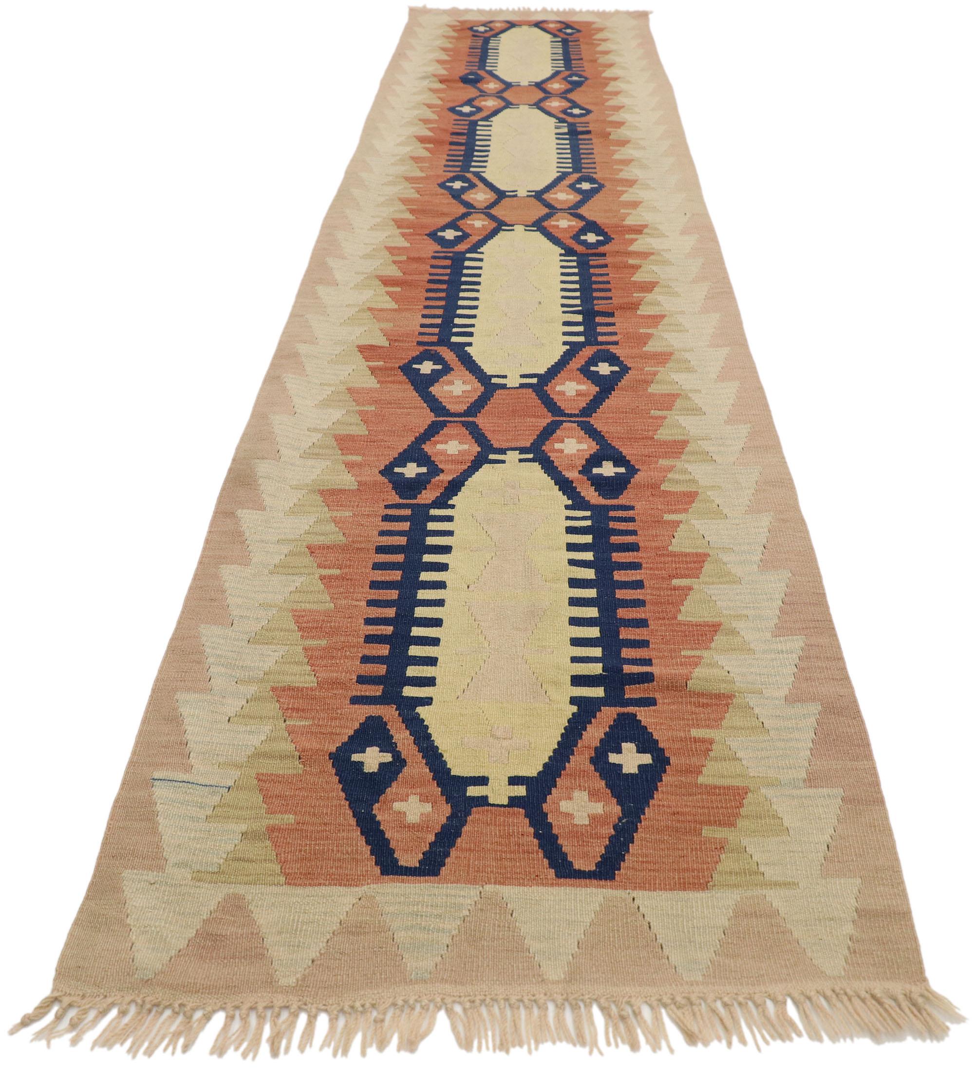Vintage Turkish Kilim Runner with Southwestern Desert Bohemian Style In Good Condition In Dallas, TX