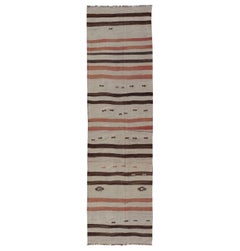 Türkischer Vintage-Kilim-Läufer mit Streifen in Creme, Brown und Soft Coral