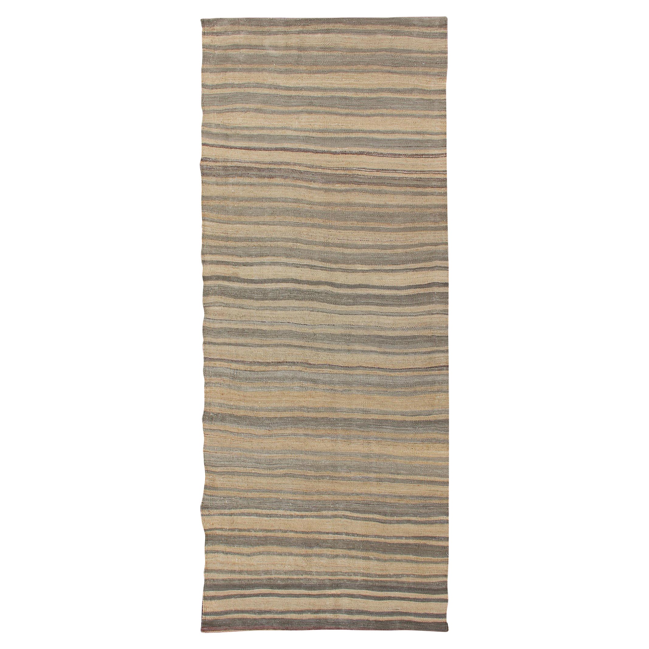 Runner Kilim turco vintage a strisce nei toni neutri e del marrone chiaro
