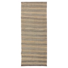 Runner Kilim turco vintage a strisce nei toni neutri e del marrone chiaro