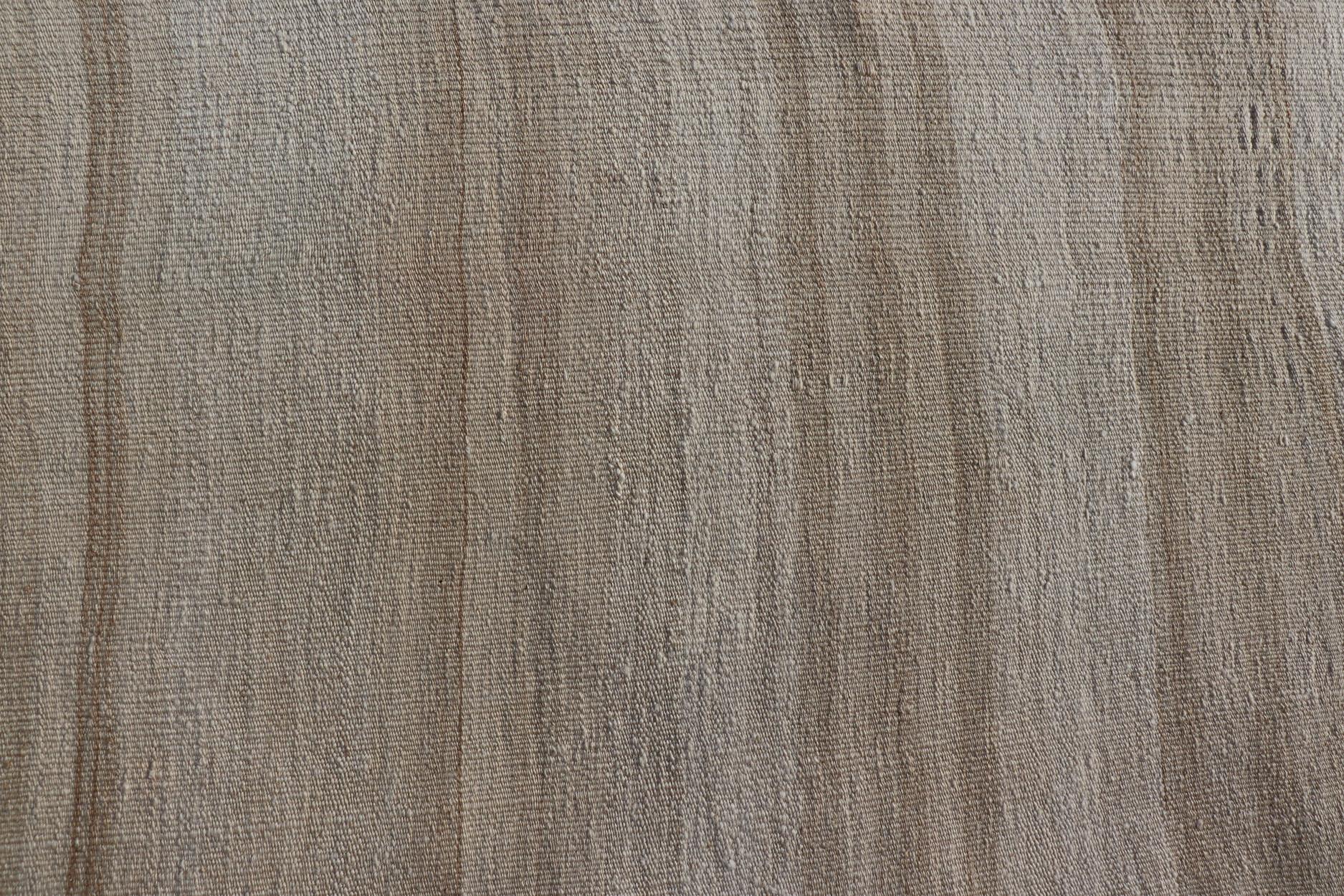Alfombra Turca Kilim Vintage con Rayas en Taupe Claro y Tonos Neutros en Bueno estado para la venta en Atlanta, GA