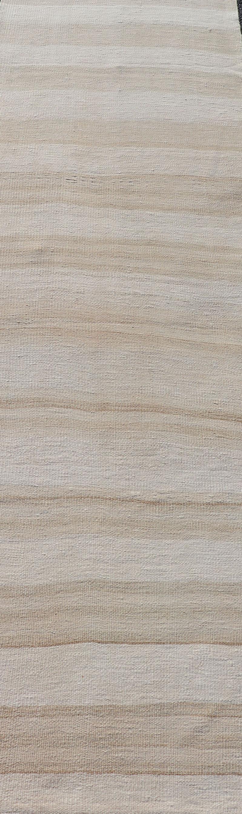 Alfombra Turca Kilim Vintage con Rayas en Taupe Claro y Tonos Neutros en venta 2