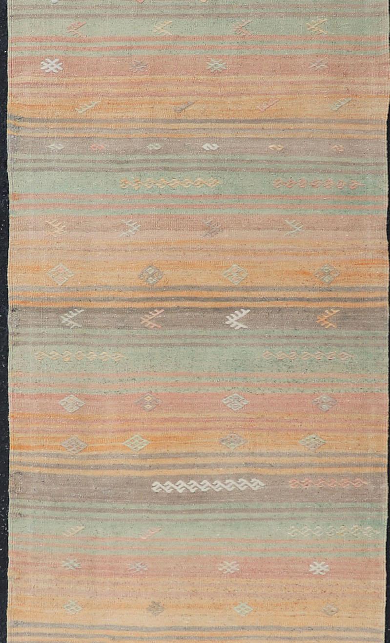 Vintage Kilim runner, rug EN-P13729 , country of origin / type: Turkey / Kilim, circa Mid-20th Century.

Measures: 2'5 x 10'5.