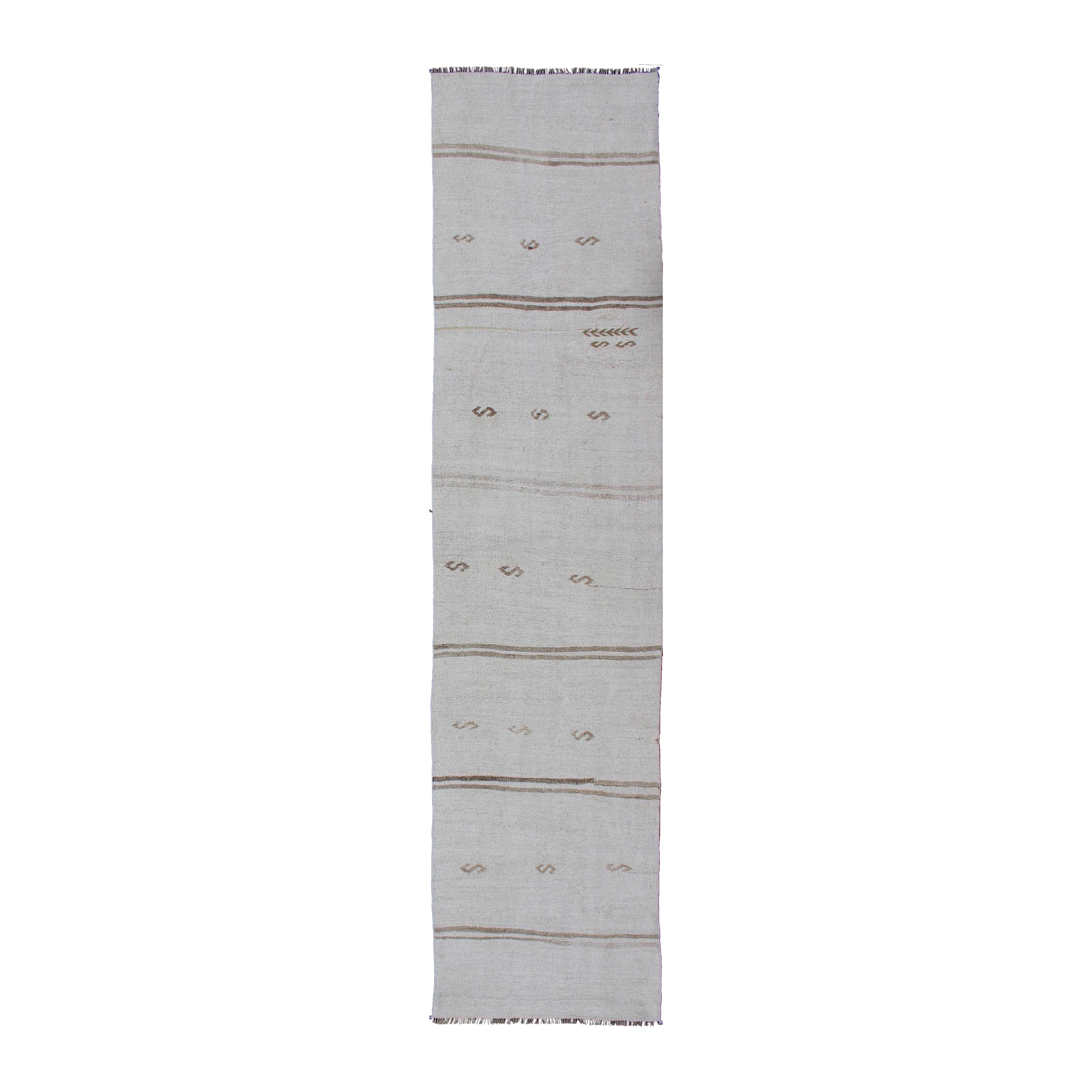 Türkischer Kelim-Läufer mit Streifen in Off-White & Light Brown