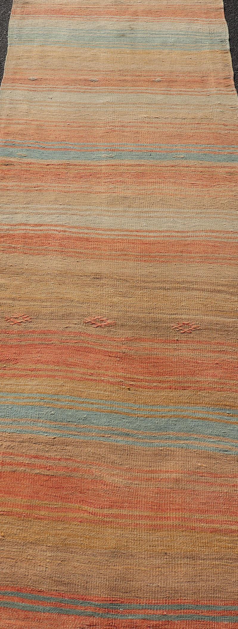 Alfombra Turca Kilim Vintage con Rayas en Naranja, Topo, Marrón, Crema y Azul Tejido a mano en venta