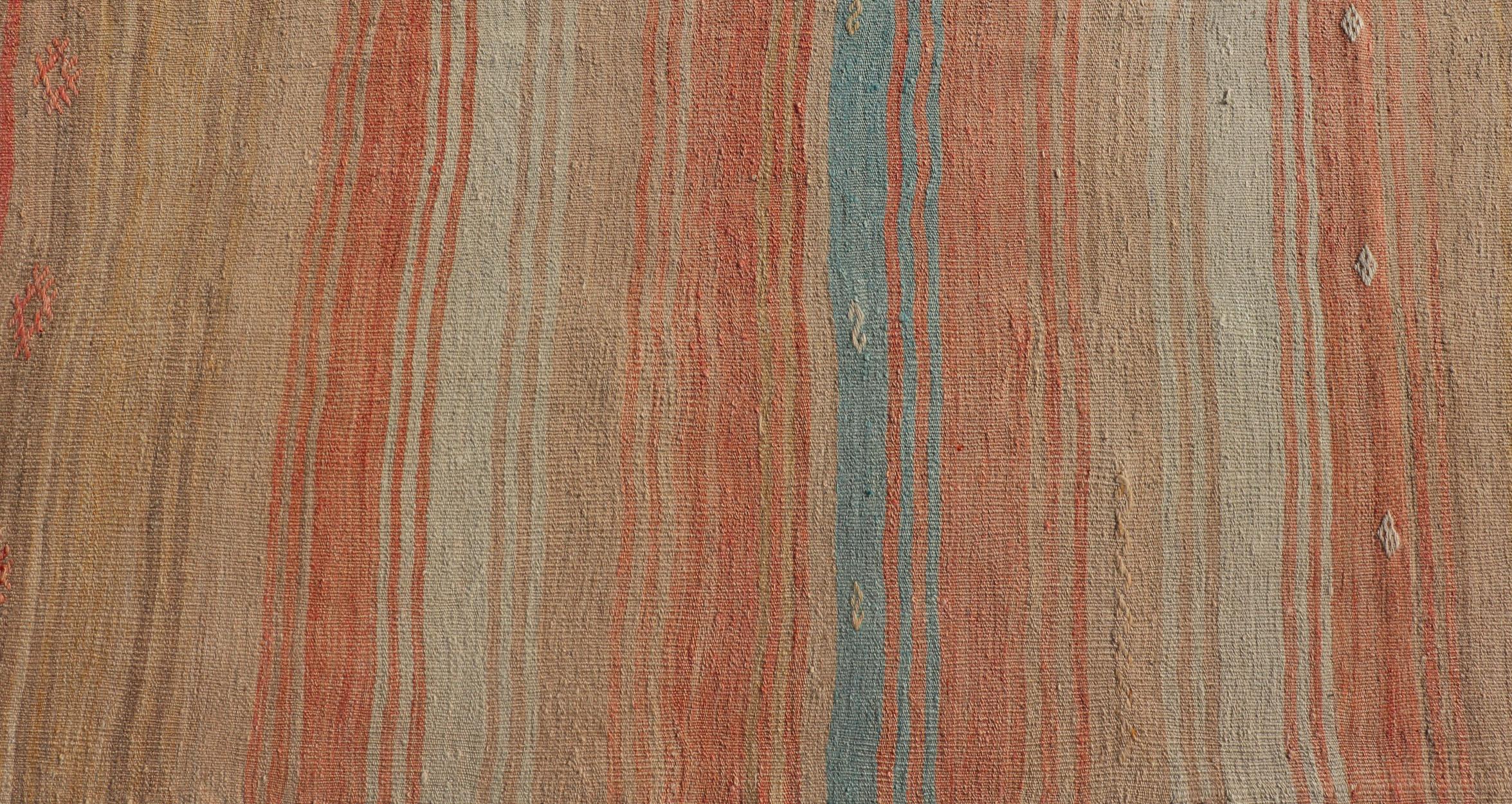 Alfombra Turca Kilim Vintage con Rayas en Naranja, Topo, Marrón, Crema y Azul siglo XX en venta