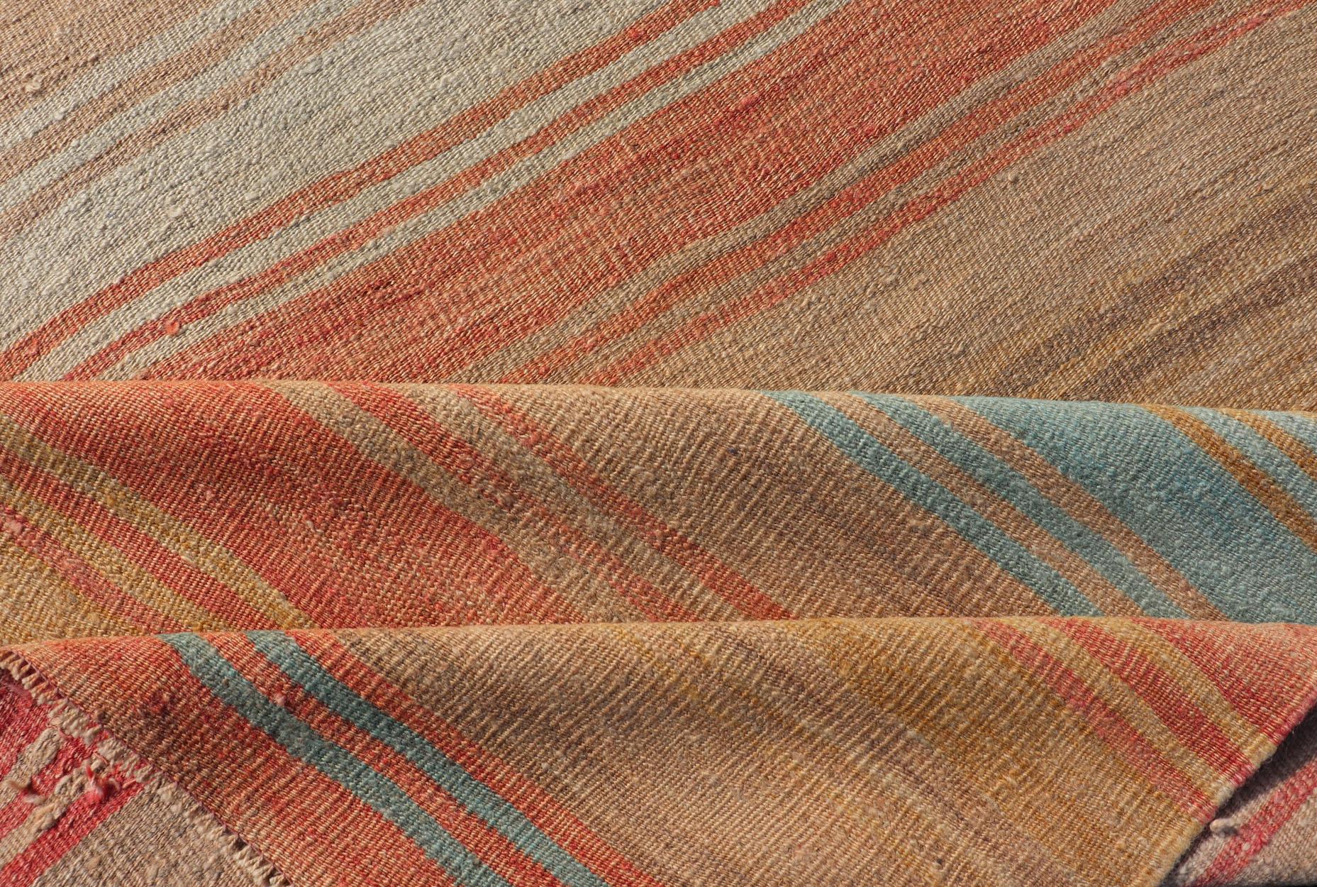 Alfombra Turca Kilim Vintage con Rayas en Naranja, Topo, Marrón, Crema y Azul en venta 2