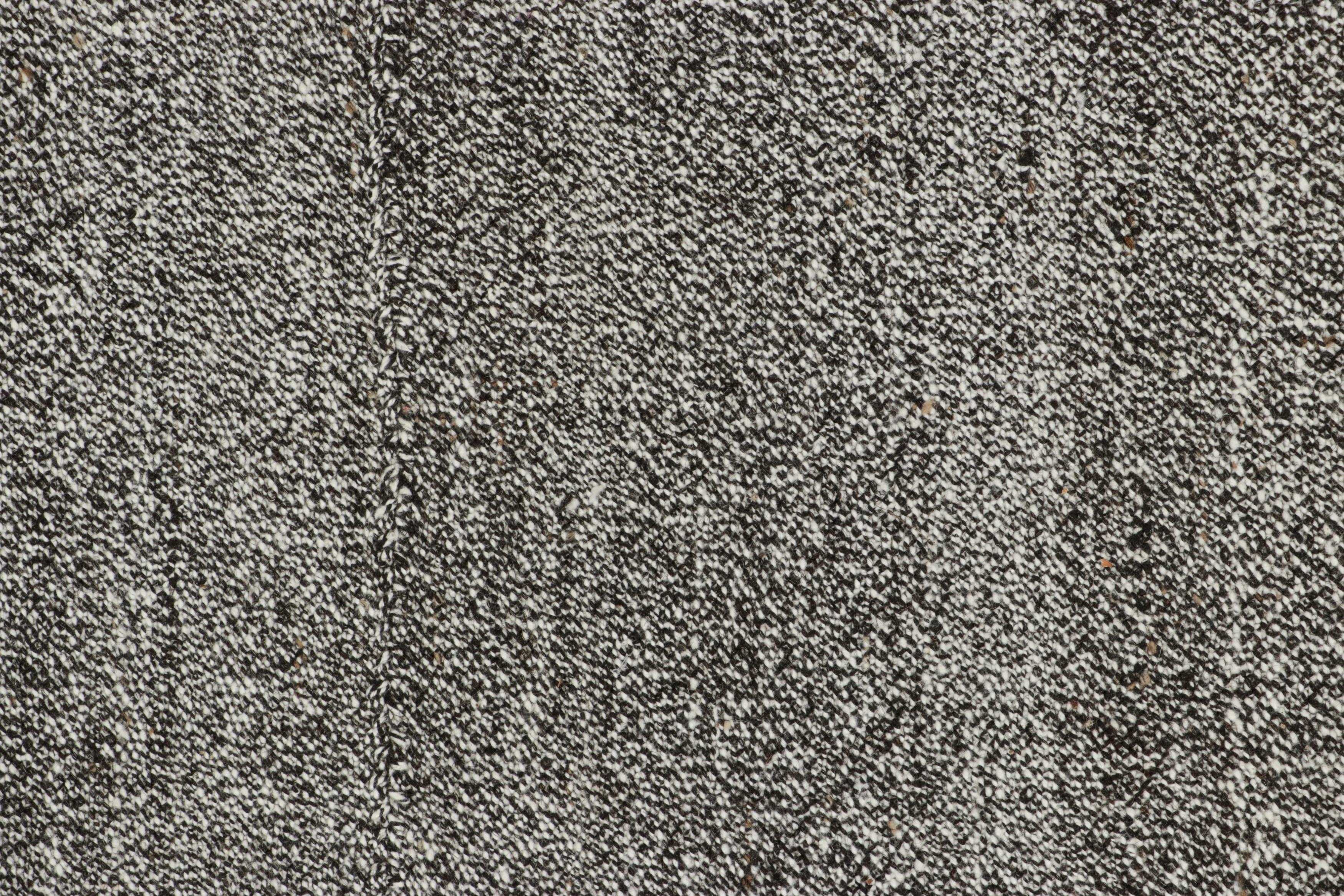 Türkischer Kelim-Teppich in neutral grauem Streifenmuster, schlichter Teppich von Rug & Kilim im Zustand „Gut“ im Angebot in Long Island City, NY
