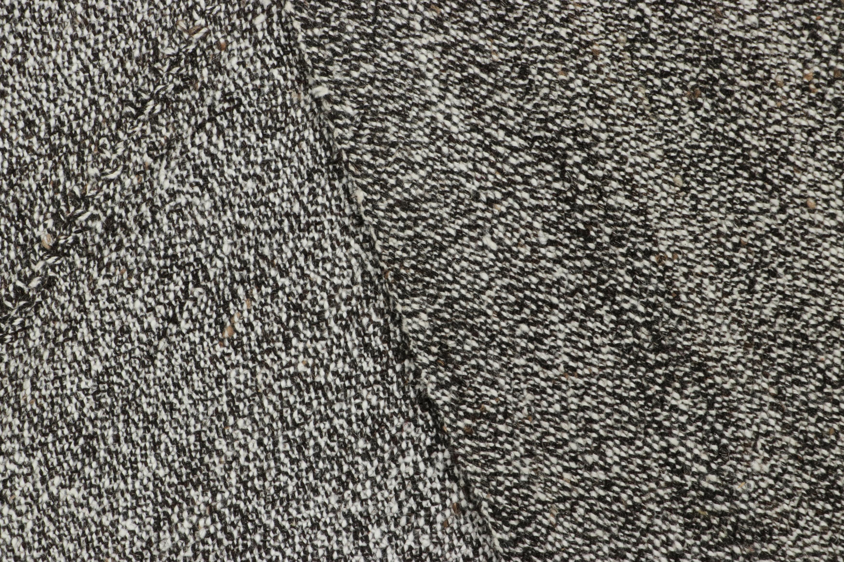 Türkischer Kelim-Teppich in neutral grauem Streifenmuster, schlichter Teppich von Rug & Kilim (Wolle) im Angebot