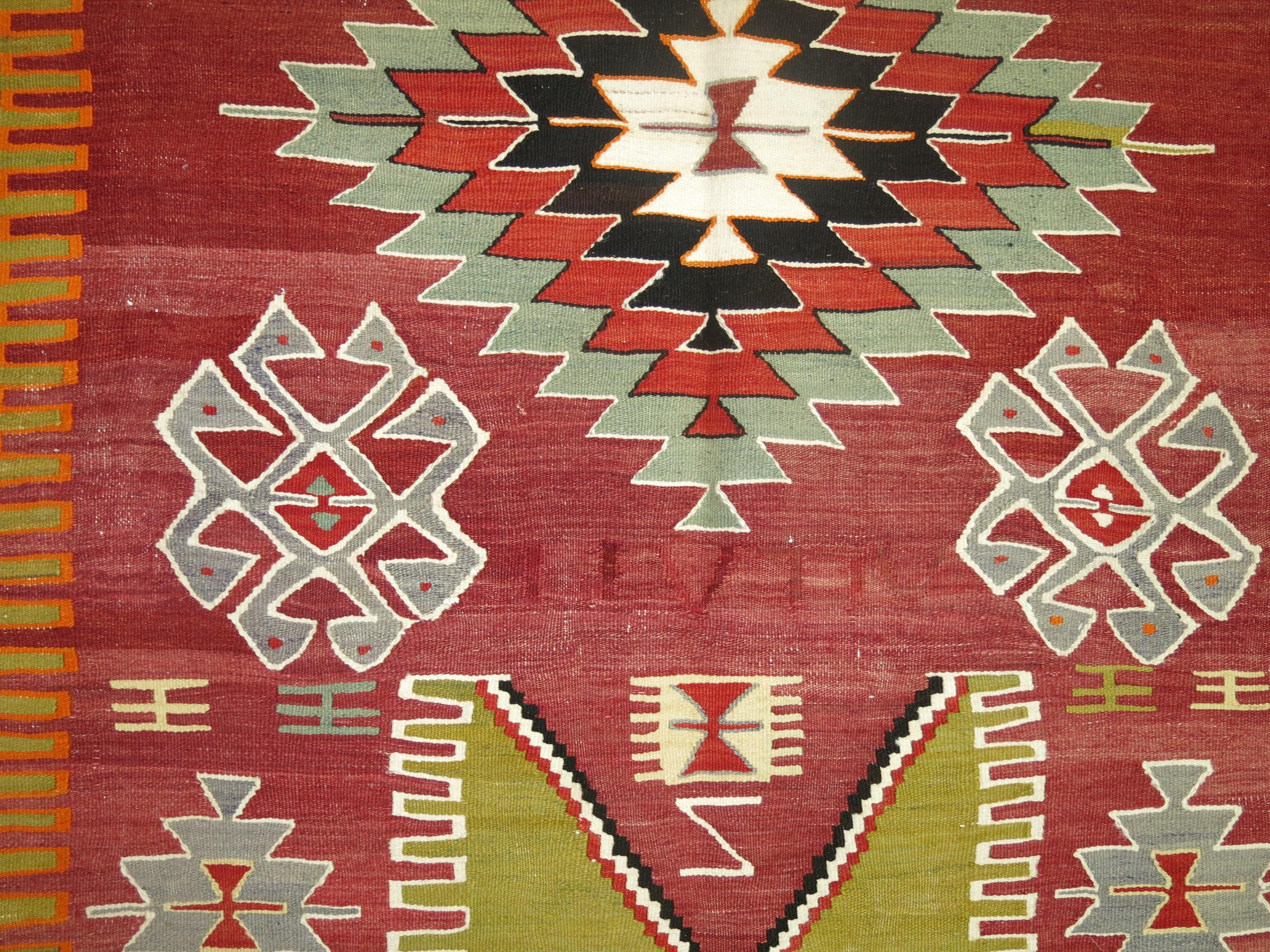 Dazzling Vintage Turkish Kilim Throw Piece In Good Condition For Sale In New York, NY