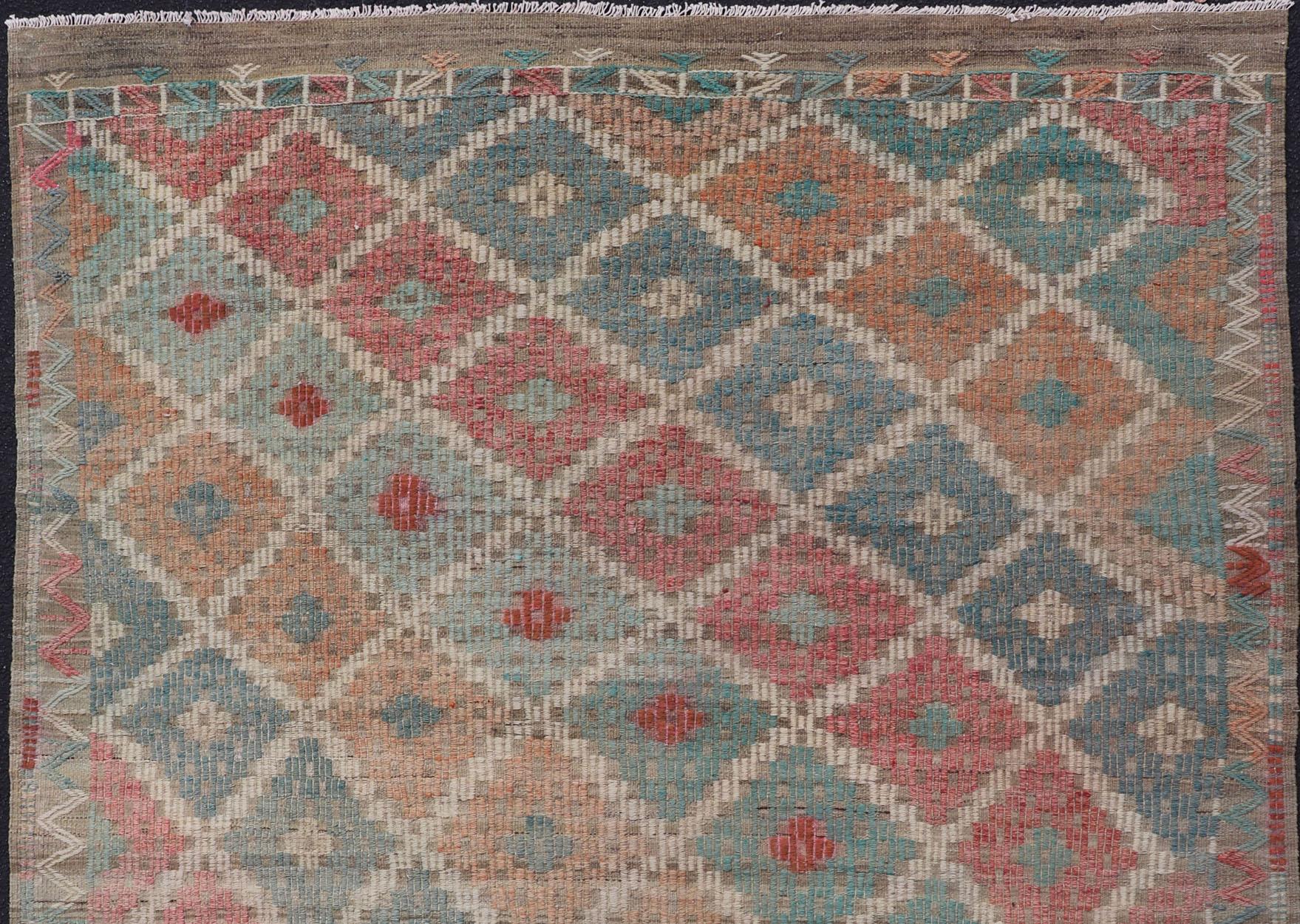 Vintage Kilim Rug with all-over geometric design in soft array of colors. Keivan Woven Arts / rug EN-P13428, country of origin / type: Turkey / Kilim, circa Mid-20th Century.

Measures: 6'6 x 9'0.