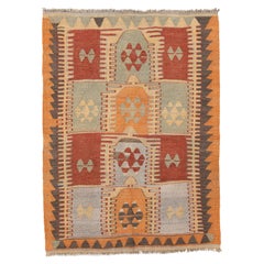 Kilim turco vintage con pannelli geometrici nei toni tenui della terra