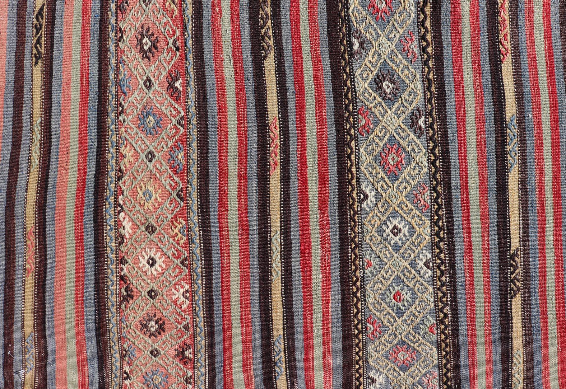 Hand woven vintage Turkish Kilim in colors with hand woven motifs with stripes in various tones. Rug TU-NED-5047, country of origin / type: Turkey / Kilim, circa Mid-20th Century.

Measures: 2'5 x 9'5