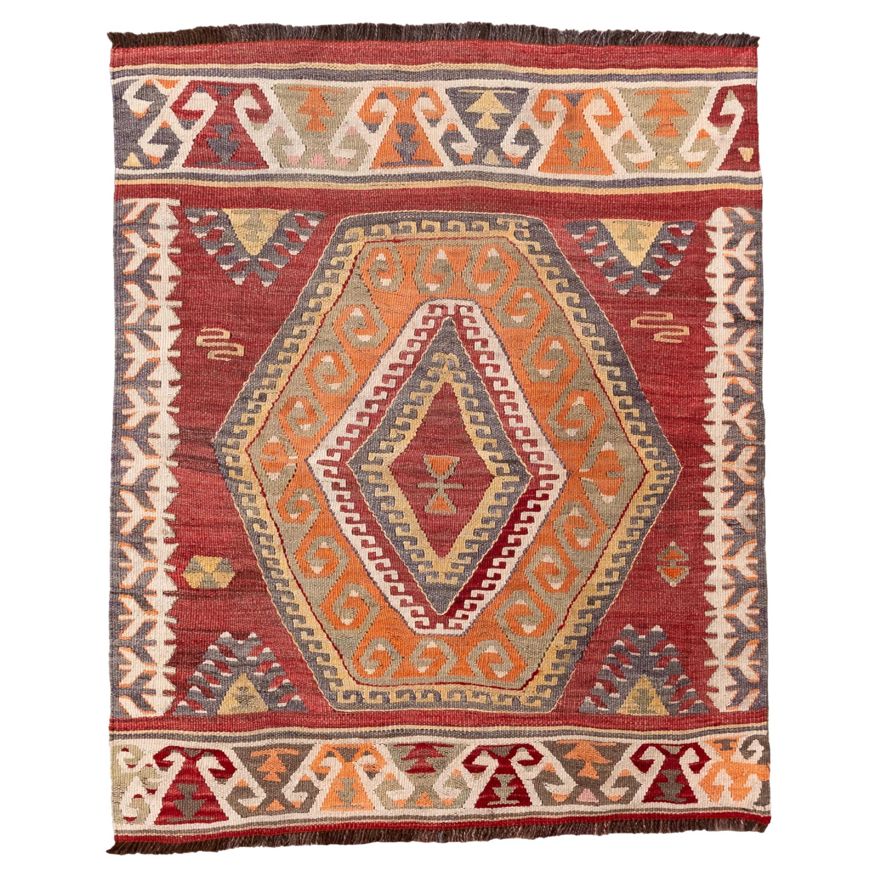 Kilim turco d'epoca con grande medaglione e bordo tribale in vendita