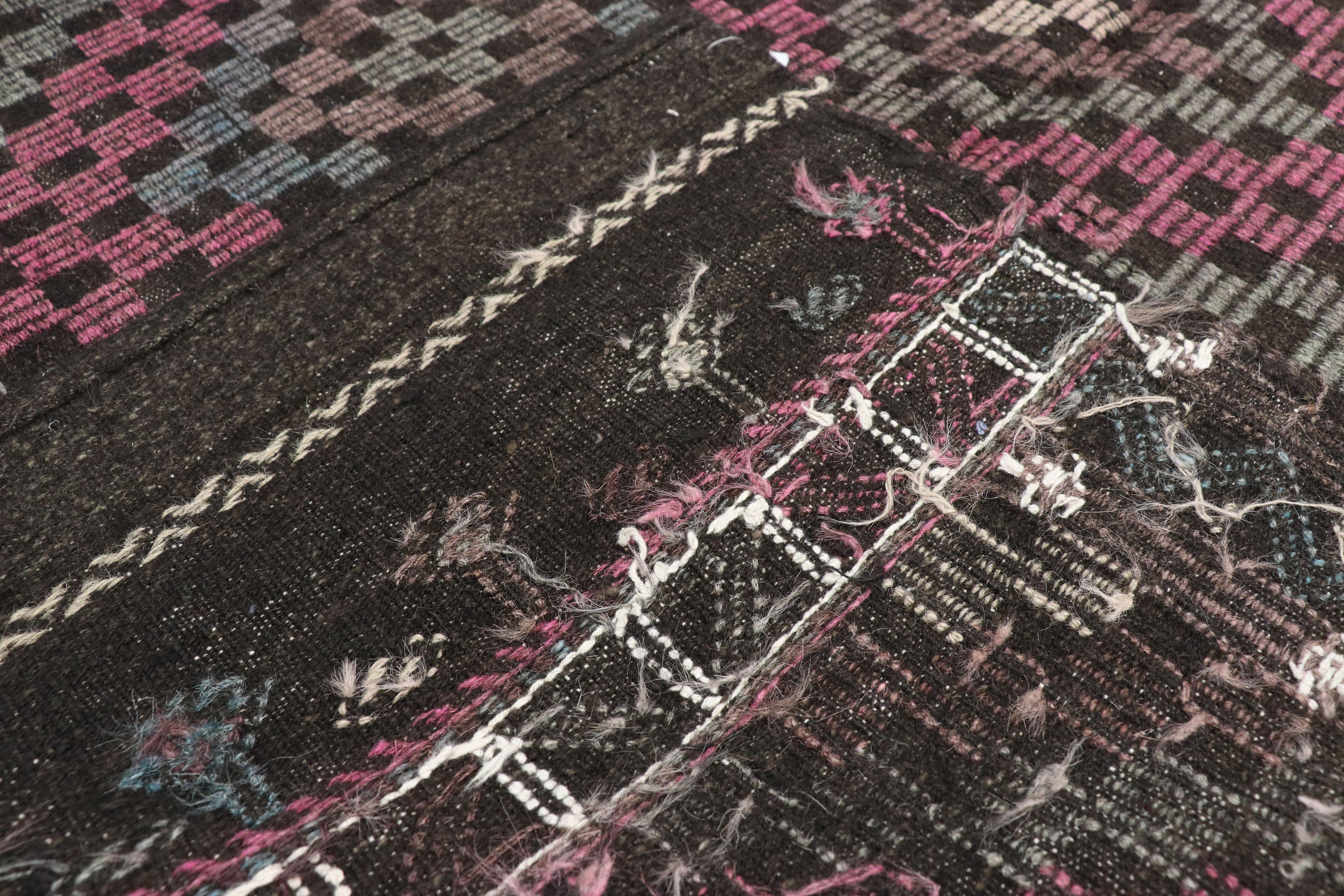 20ième siècle Tapis Kilim turc vintage avec style industriel féminin, tapis Kilim tissé à plat en vente