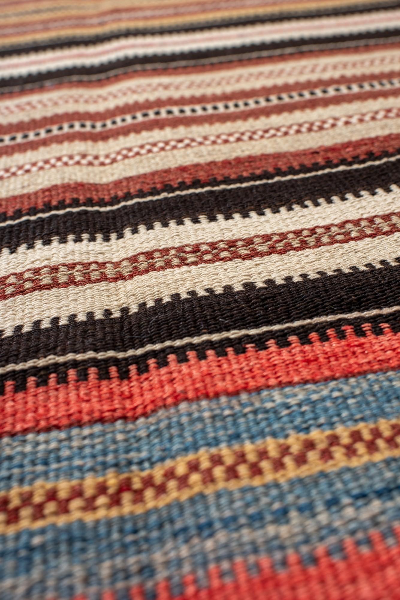 Kilim turco vintage con medaglioni geometrici e a più strisce In condizioni buone in vendita a New York, NY