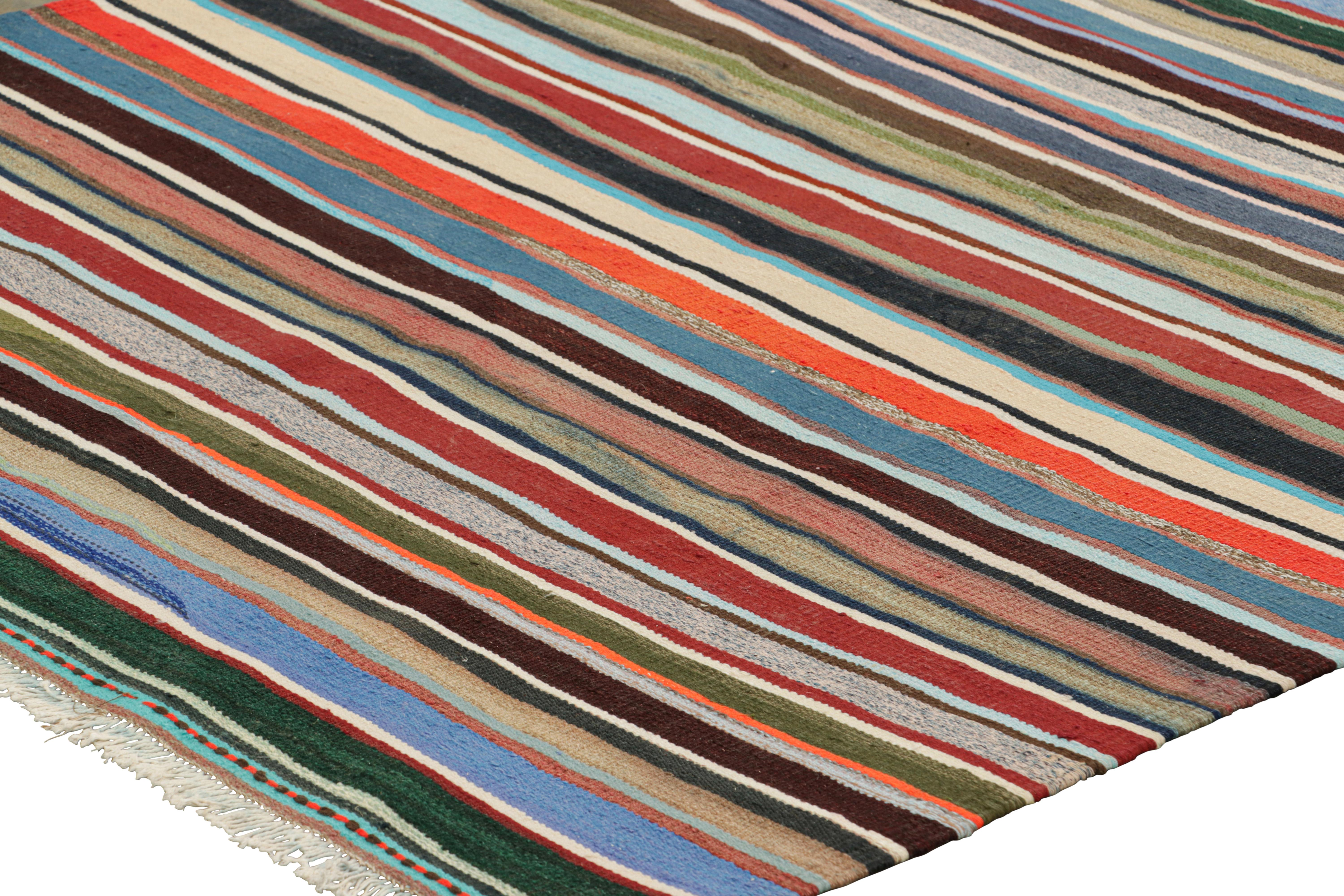 Türkischer Vintage-Kilim mit mehrfarbigen Streifen, von Rug & Kilim (Wolle) im Angebot