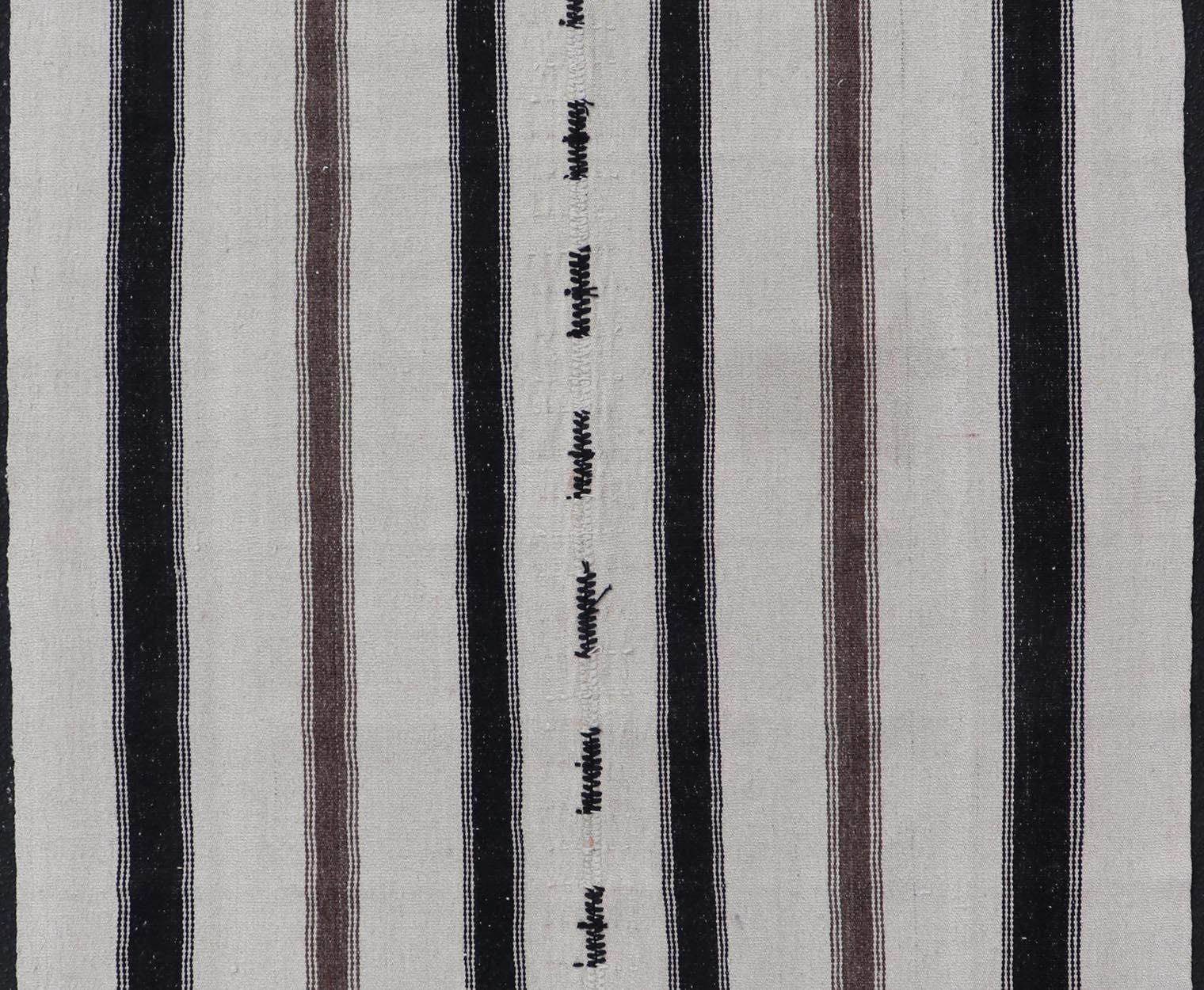 Lana Kilim turco vintage con strisce in avorio e sfumature di marrone in vendita
