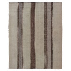 Türkischer Vintage-Kilim mit Streifen in Tan, Grau, Taupe, Creme und Brown