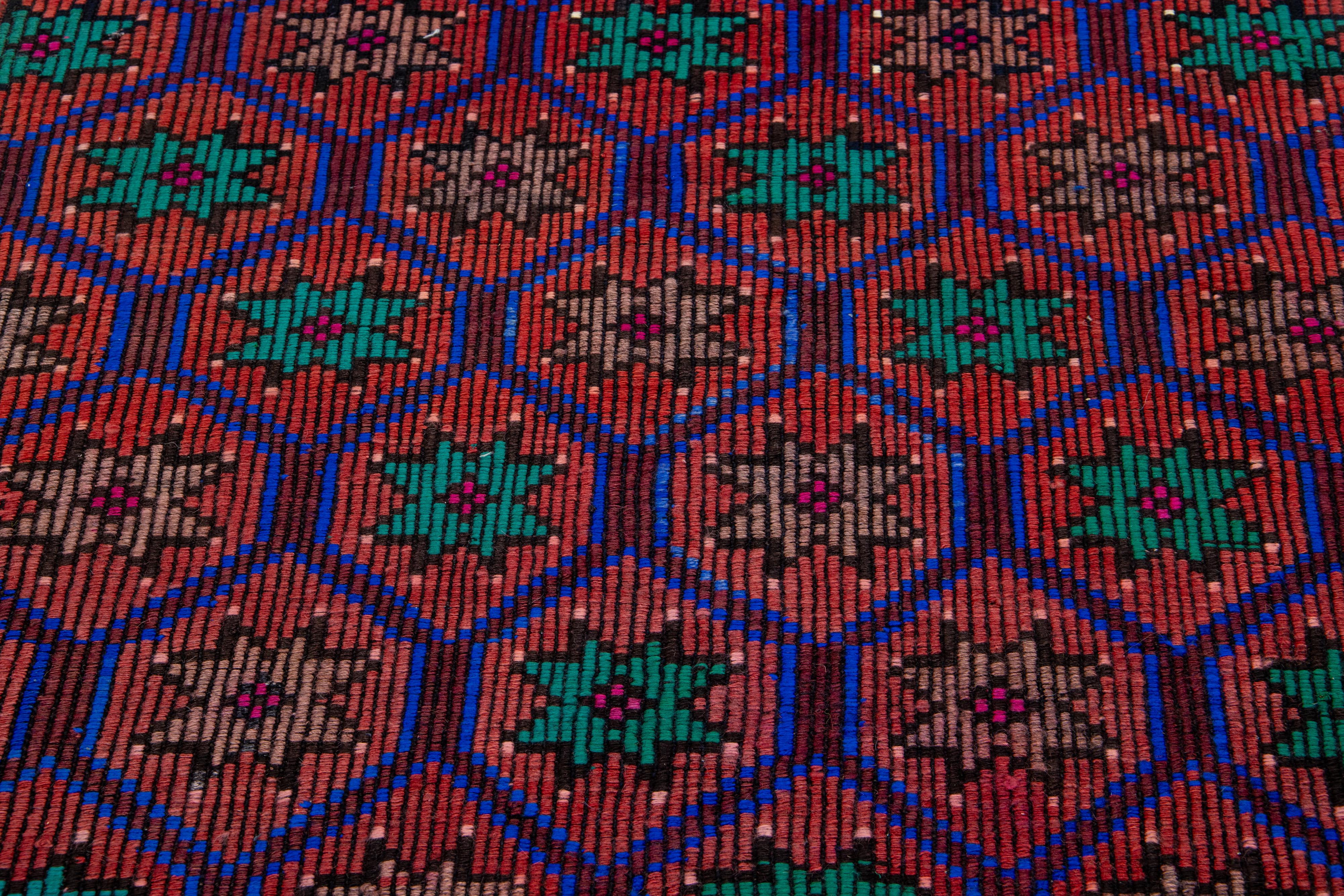 Tapis turc Kilim vintage en laine rouille avec motif géométrique en vente 2