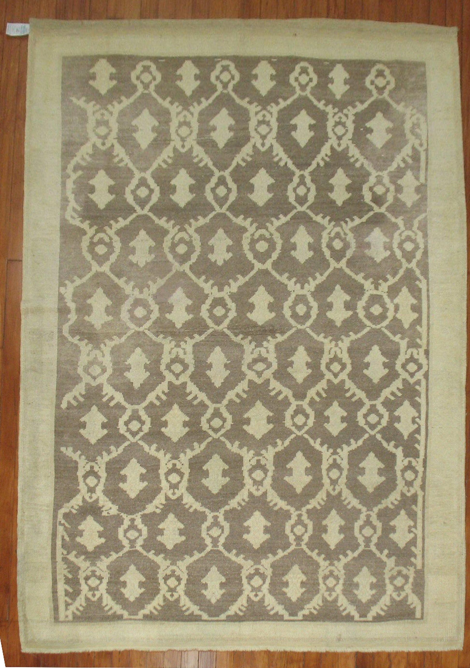 Mid-20th century Turkish Konya rug in brown and khaki

Measures: 4'11'' x 7'4''.