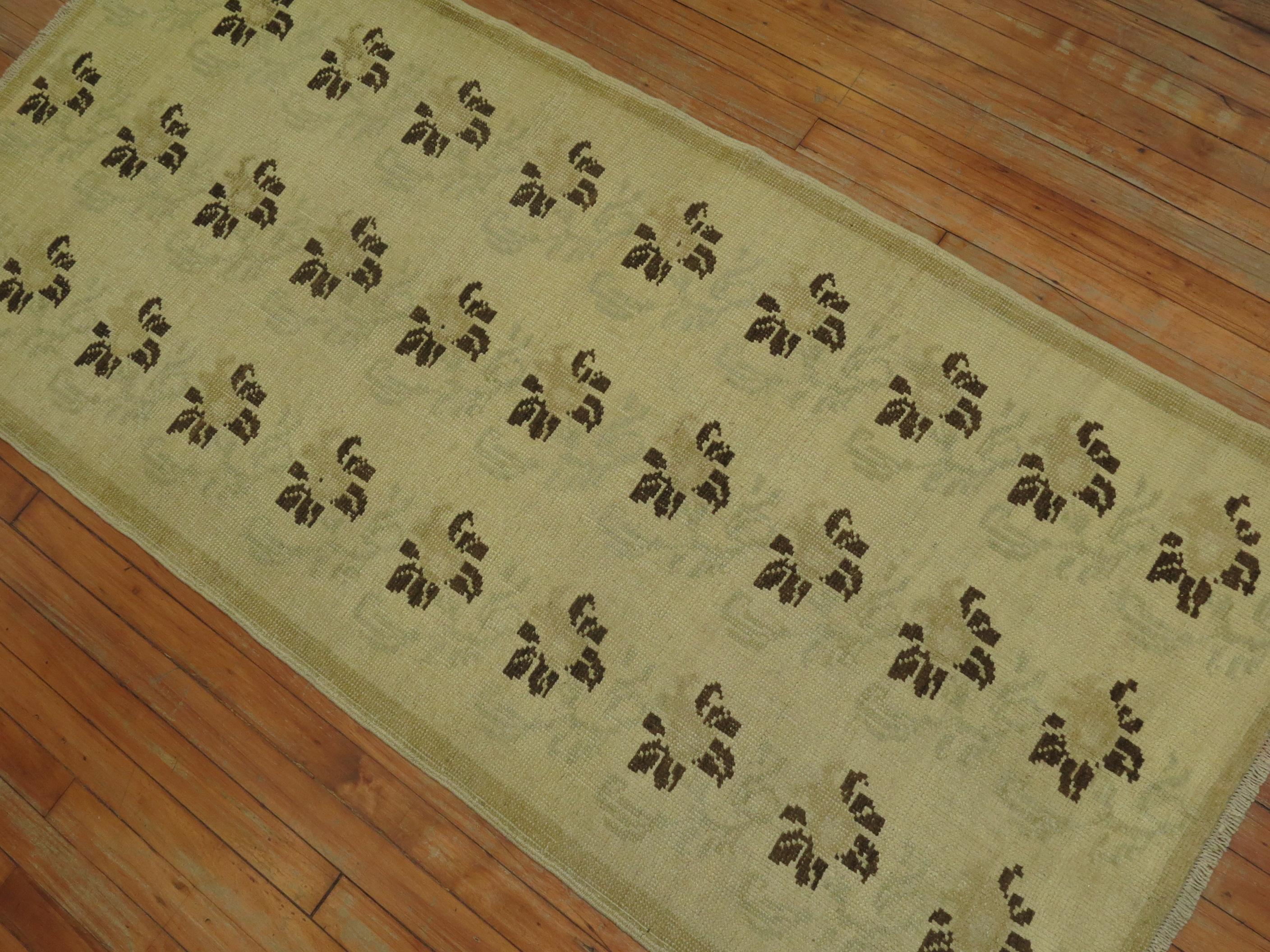 Vintage Turkish Konya Runner In Good Condition For Sale In New York, NY