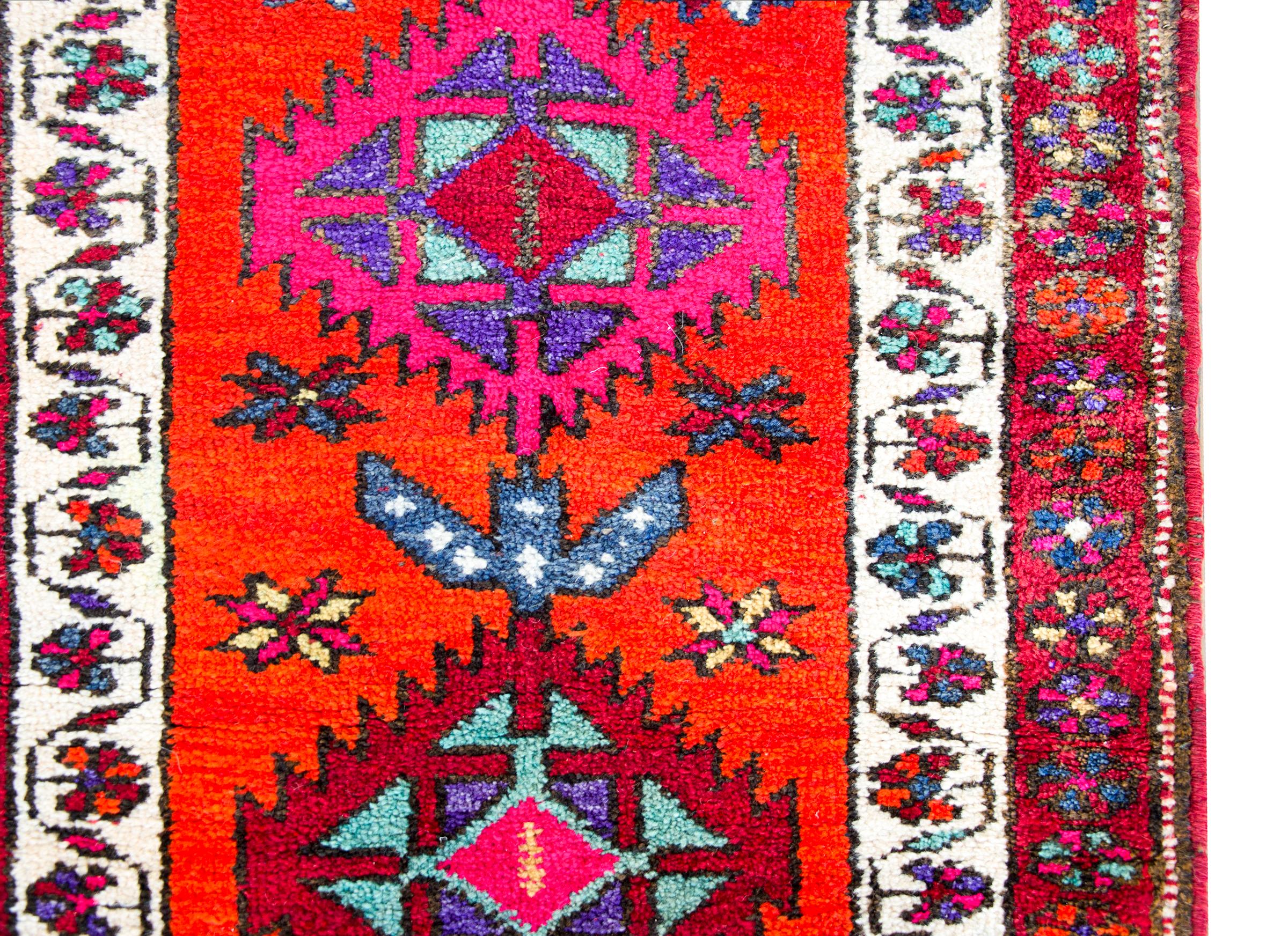 Türkischer Konya-Läufer im Vintage-Stil (Wolle) im Angebot
