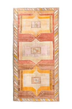 Türkischer langer Vintage-Teppich mit Koralle und Tangerine-Farben