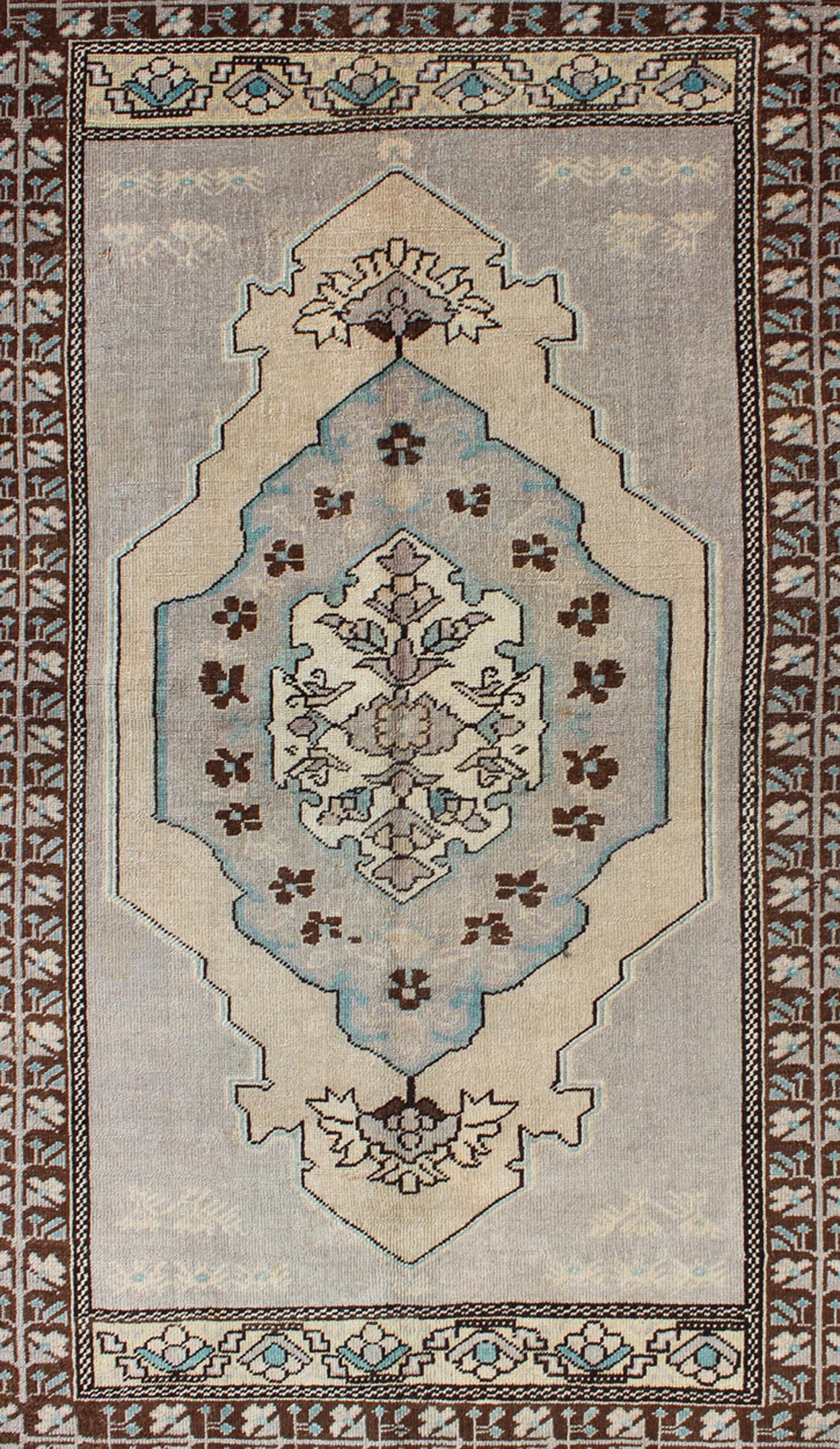 Vintage Turkish Medallion Oushak Area Rug in Gray, Taupe, Brown and Cream In Good Condition For Sale In Atlanta, GA