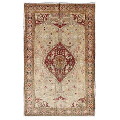 Tapis turc vintage en médaillon Oushak rouge, taupe, or et coquille de coco