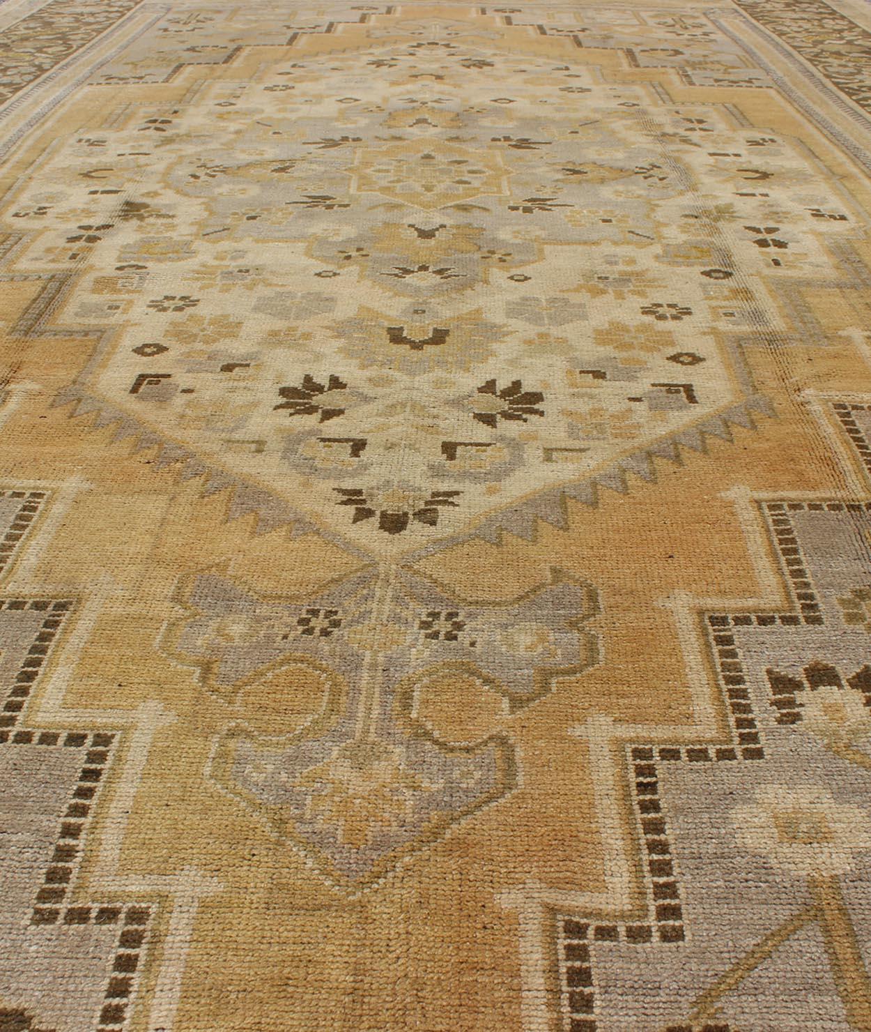 Vintage Turkish Medallion Oushak Rug in Gold, Taupe, Cream and Cocoa For Sale 2