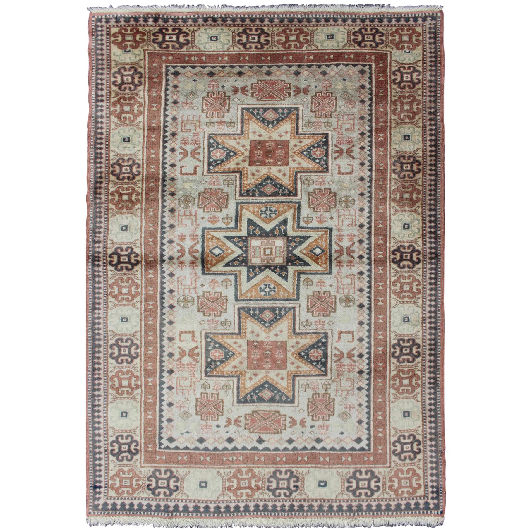 Handgeknüpfter türkischer Teppich mit Stammesmedaillons und Design, Vintage im Angebot