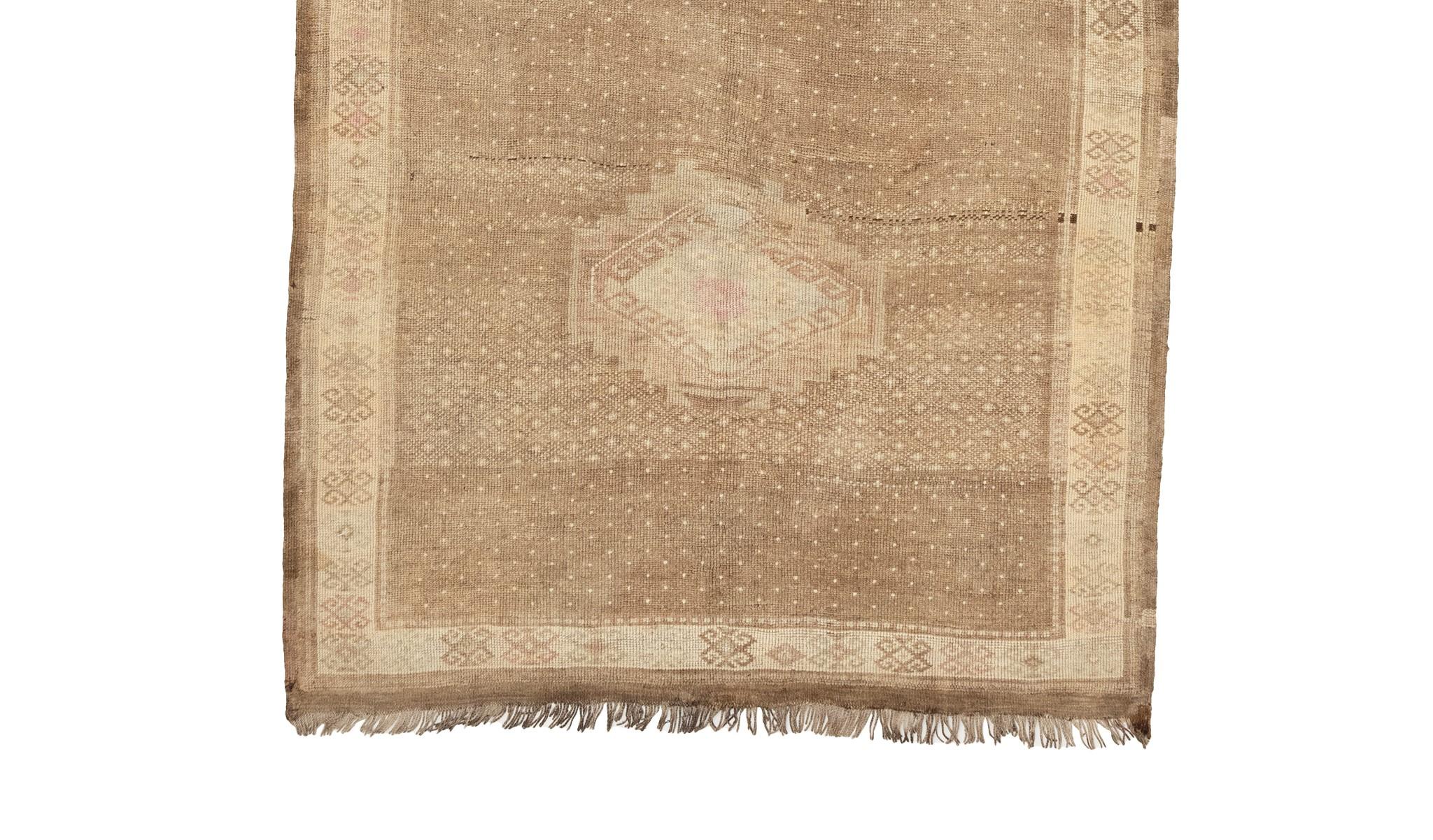 Tapis de couloir turc vintage à médaillon Bon état - En vente à Los Angeles, CA