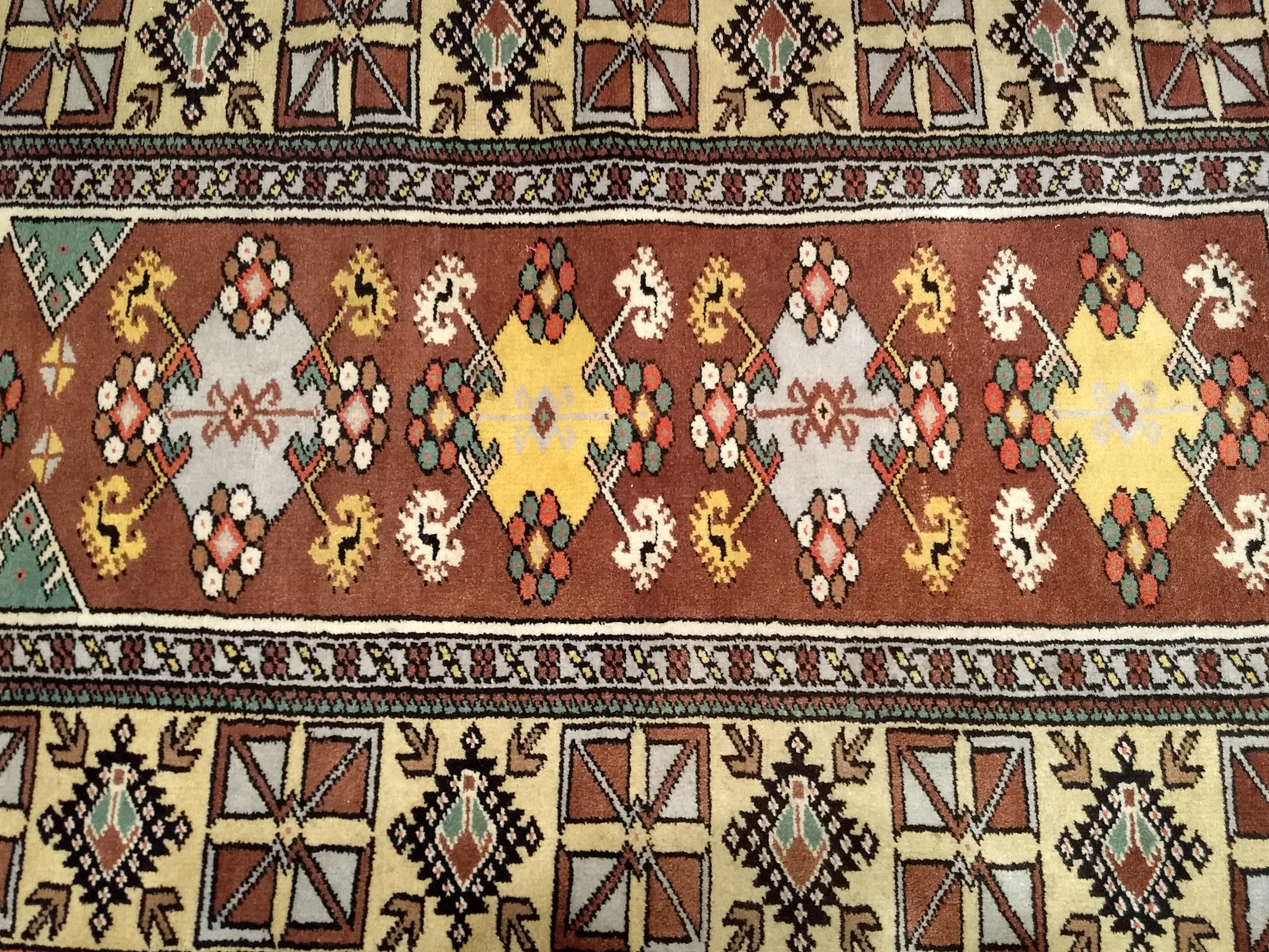 Alfombra turca vintage Melas Prayer en marrón chocolate, amarillo mantequilla y marfil en venta 3