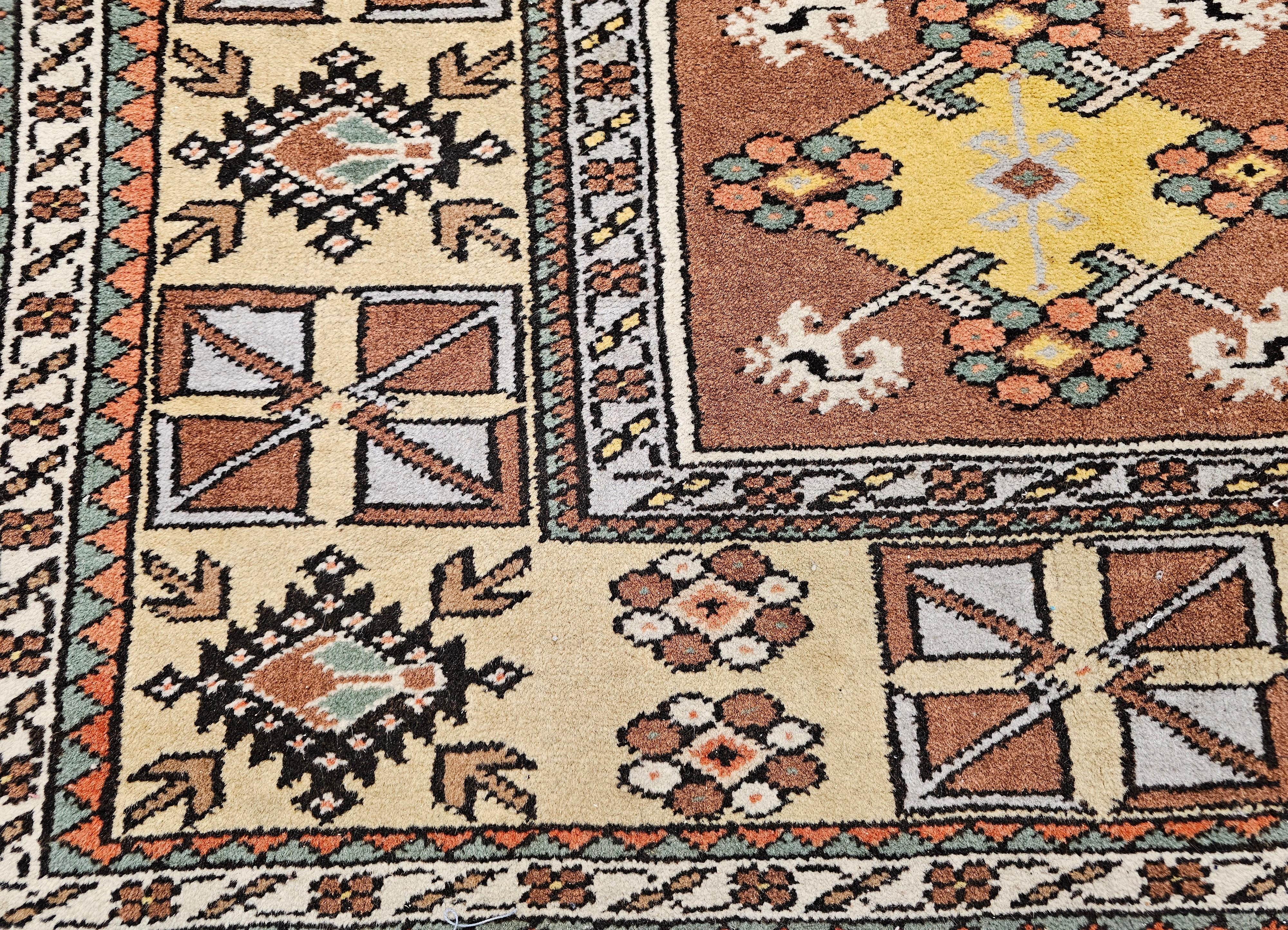 Alfombra turca vintage Melas Prayer en marrón chocolate, amarillo mantequilla y marfil en venta 6