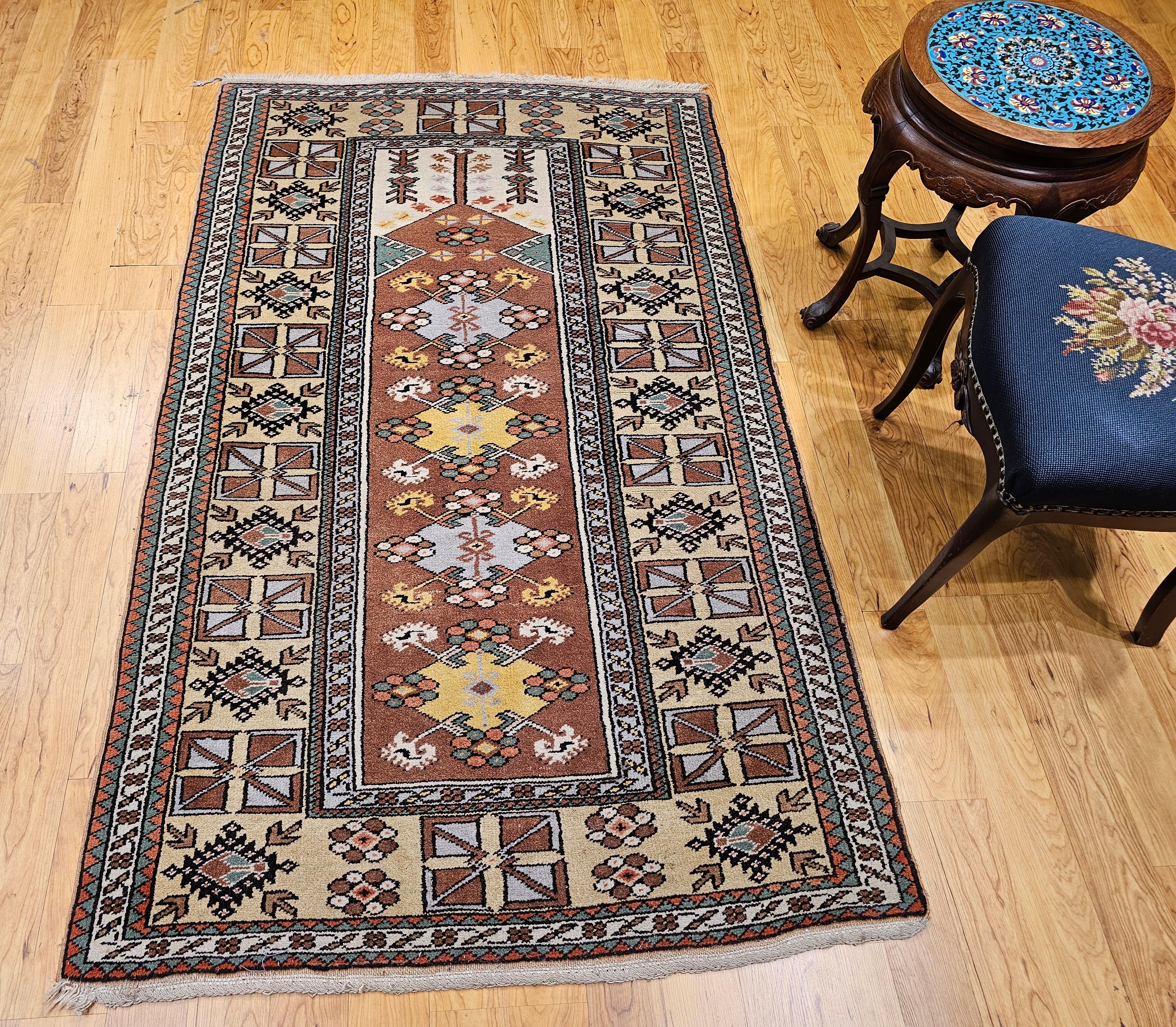 Alfombra turca vintage Melas Prayer en marrón chocolate, amarillo mantequilla y marfil en venta 9