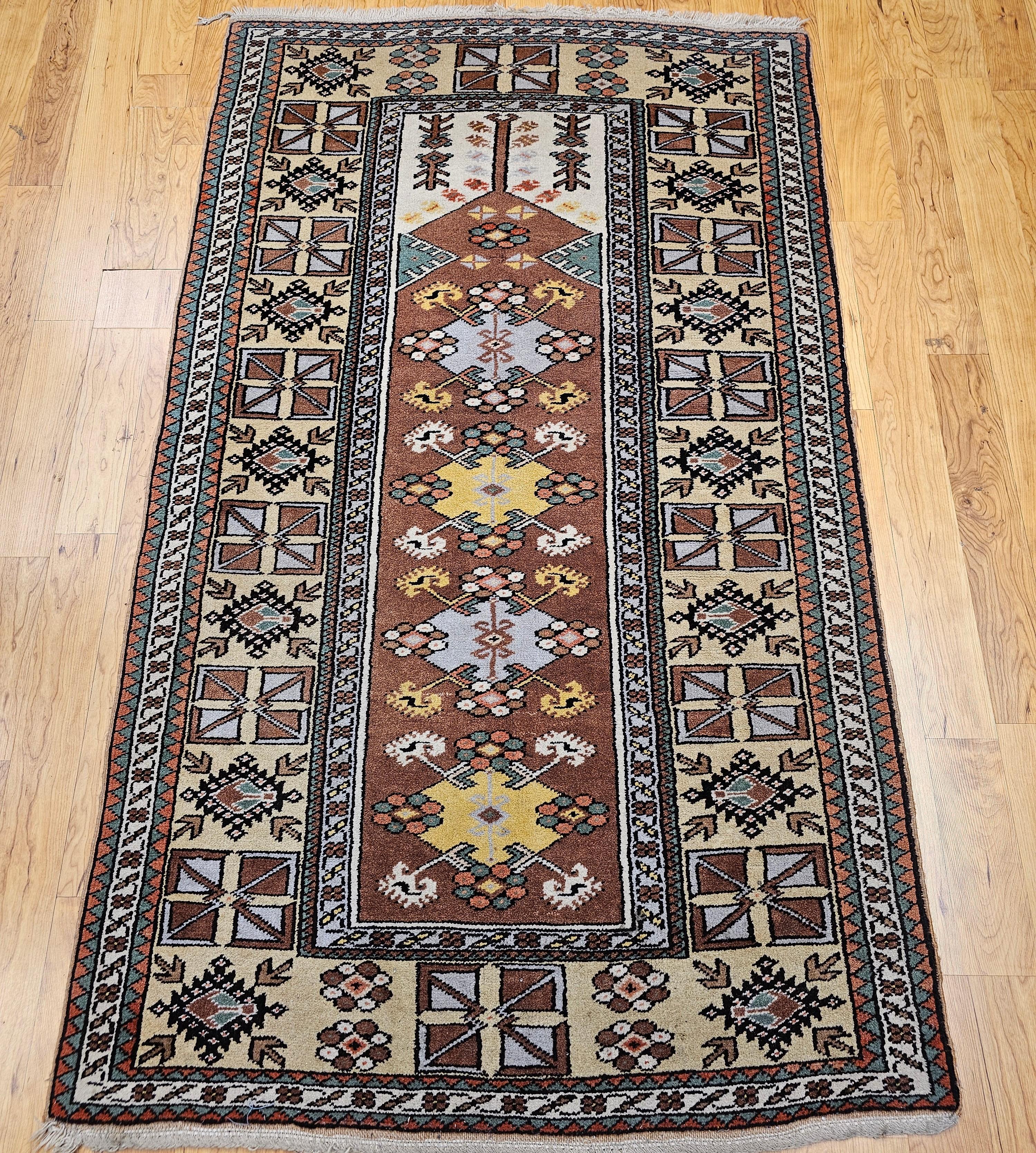 Alfombra turca vintage Melas Prayer en marrón chocolate, amarillo mantequilla y marfil en venta 12