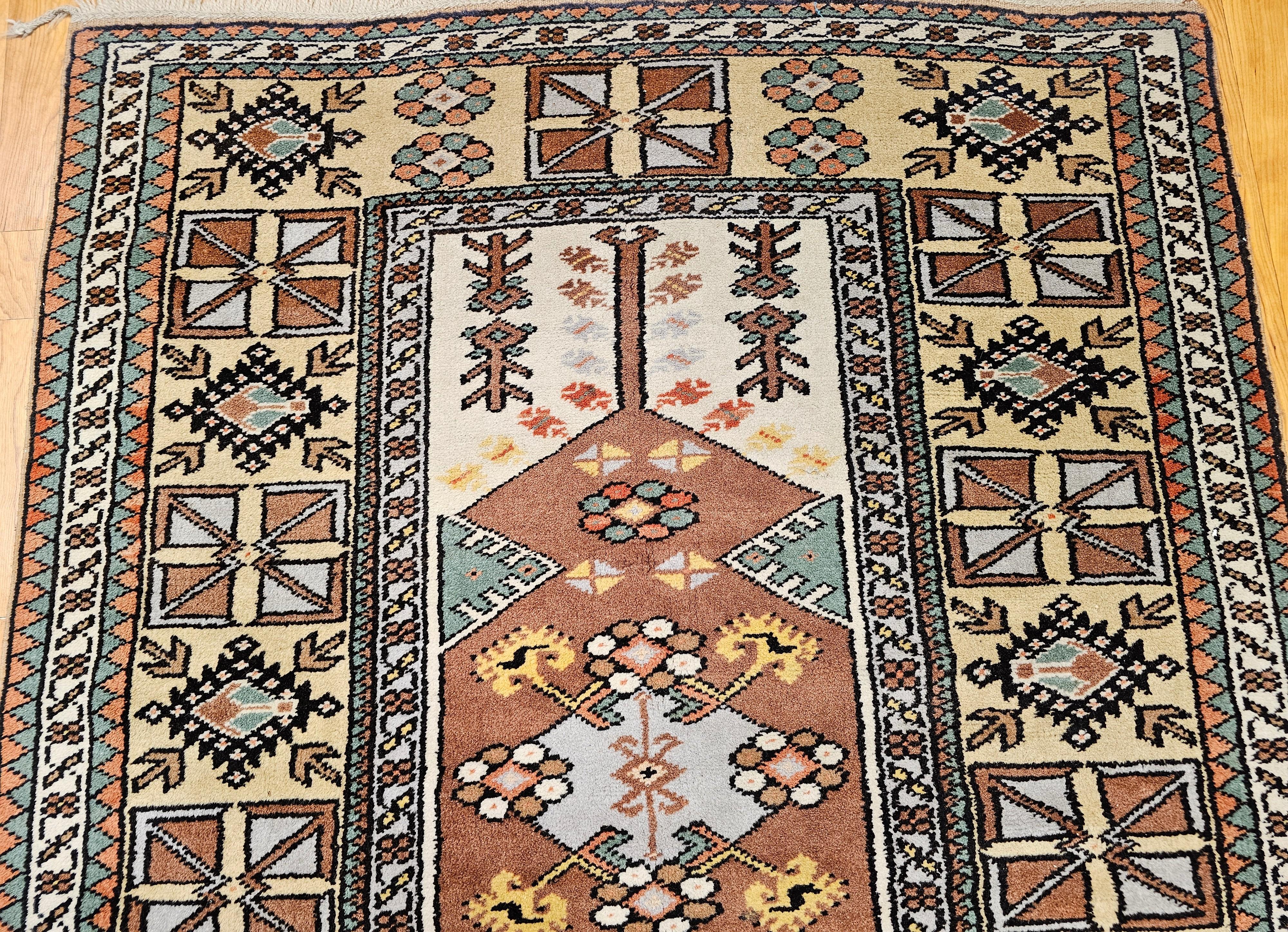 Alfombra turca vintage Melas Prayer en marrón chocolate, amarillo mantequilla y marfil Turco en venta