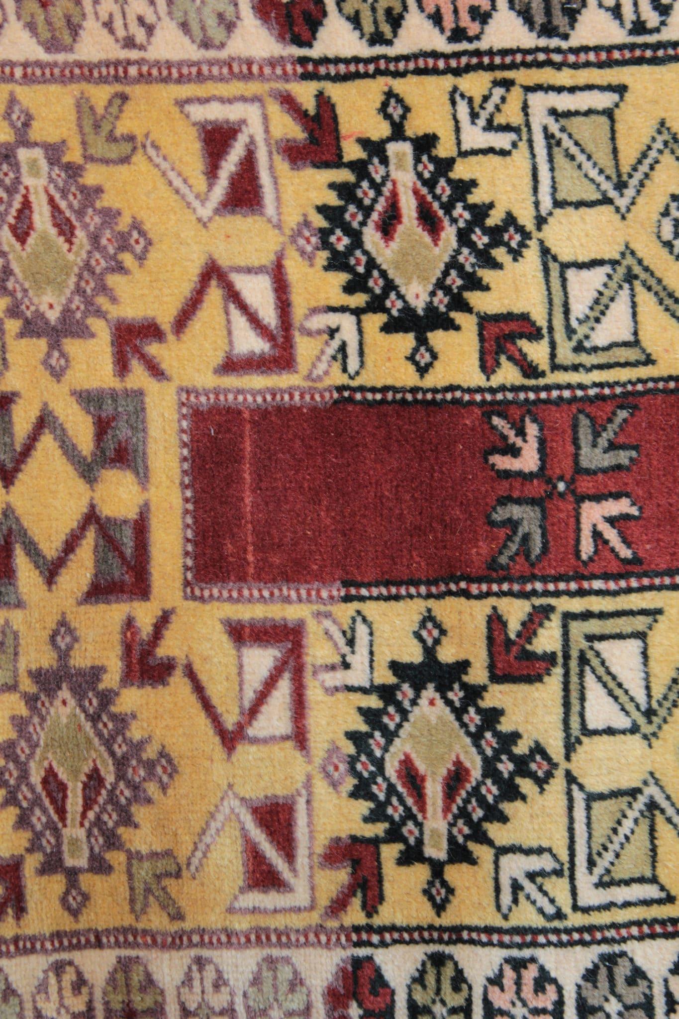 Türkischer Milas-Läufer, geometrischer Vintage-Läufer, roter Teppich, Wollteppich (Baumwolle) im Angebot
